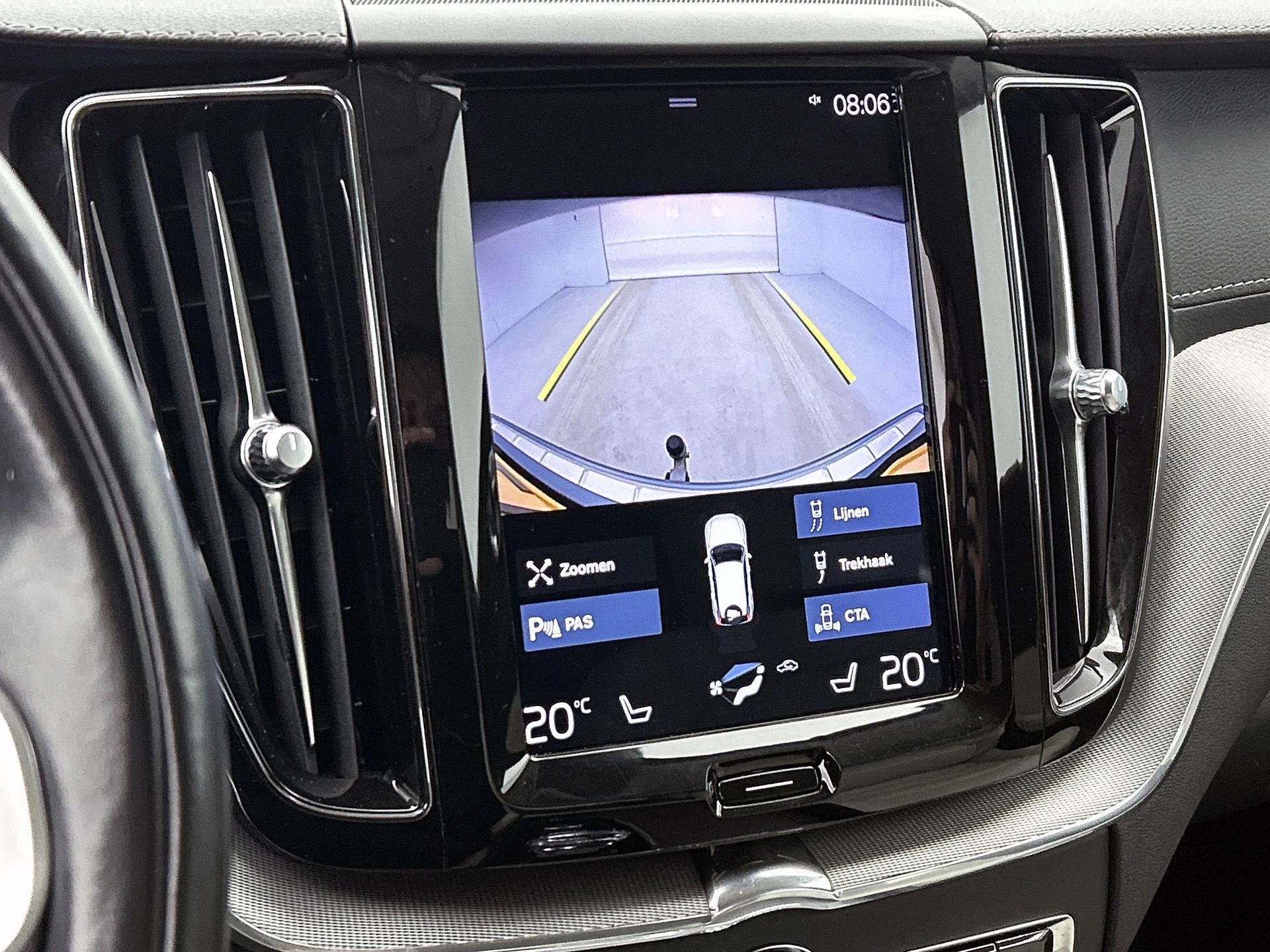 Volvo-XC60-image-18
