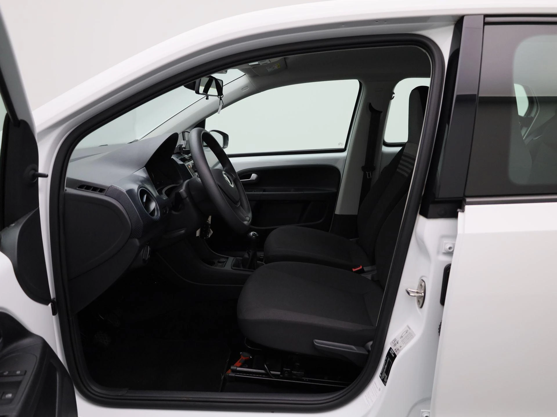 Volkswagen-up!-image-8