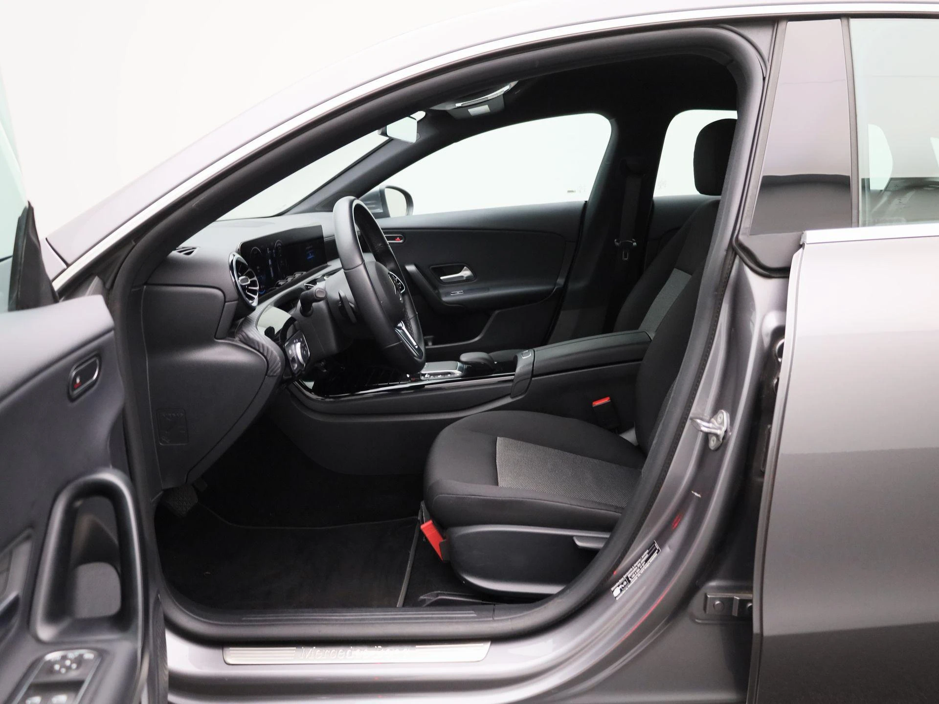 Mercedes-Benz-CLA-image-8