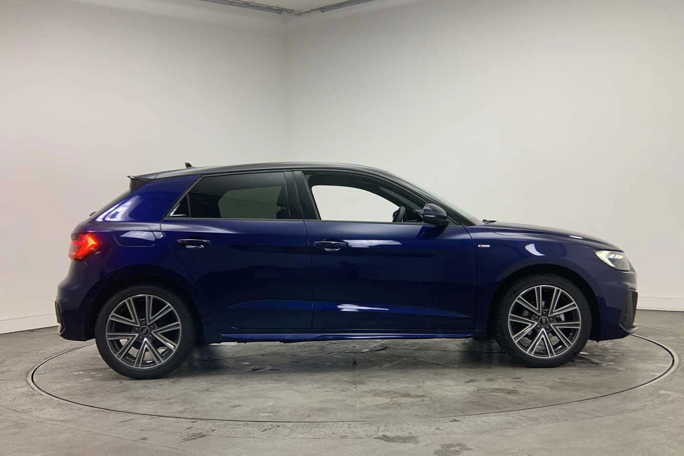 Audi-A1 Sportback-image-3