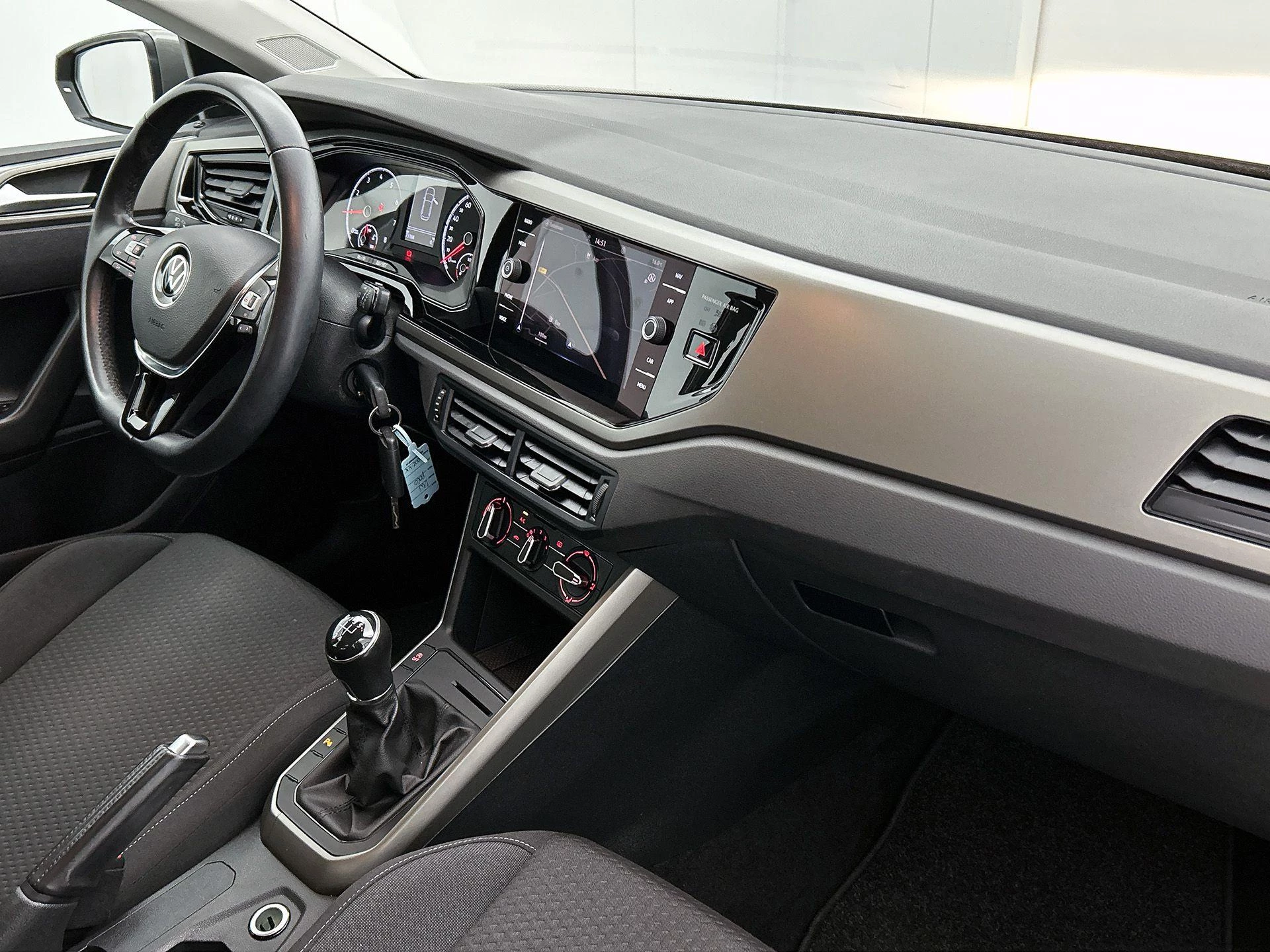 Volkswagen-Polo-image-19