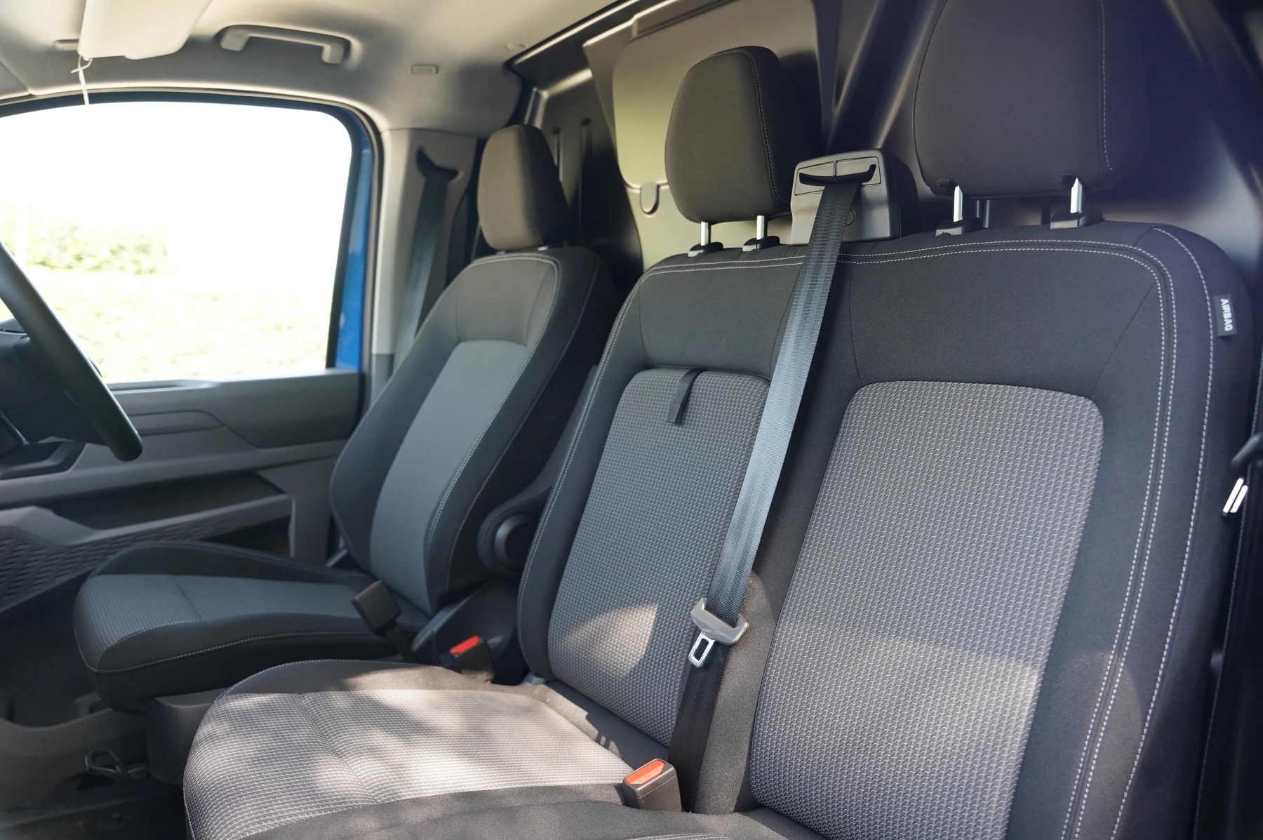 Volkswagen-Transporter-image-8