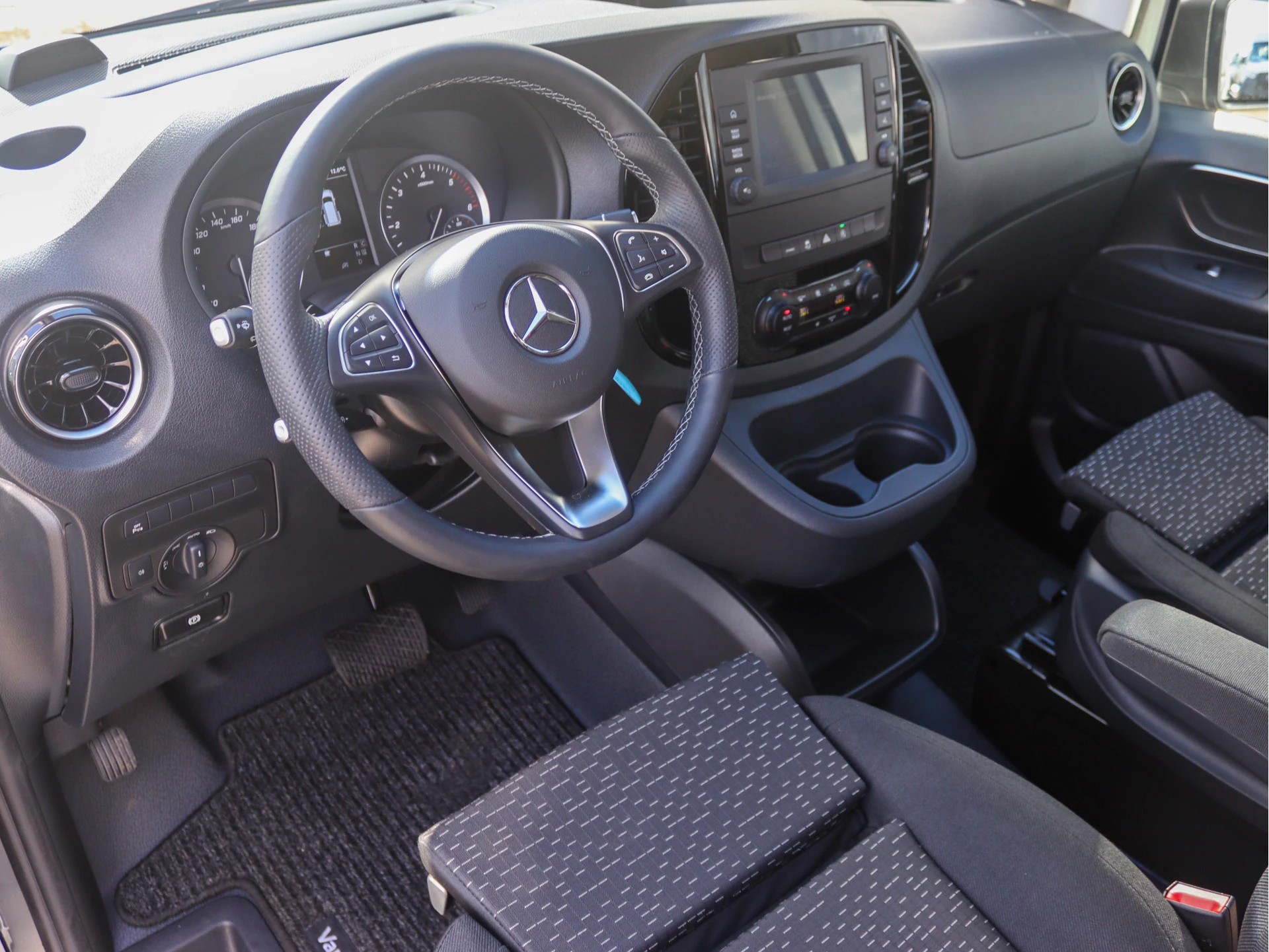 Mercedes-Benz-Vito-image-4
