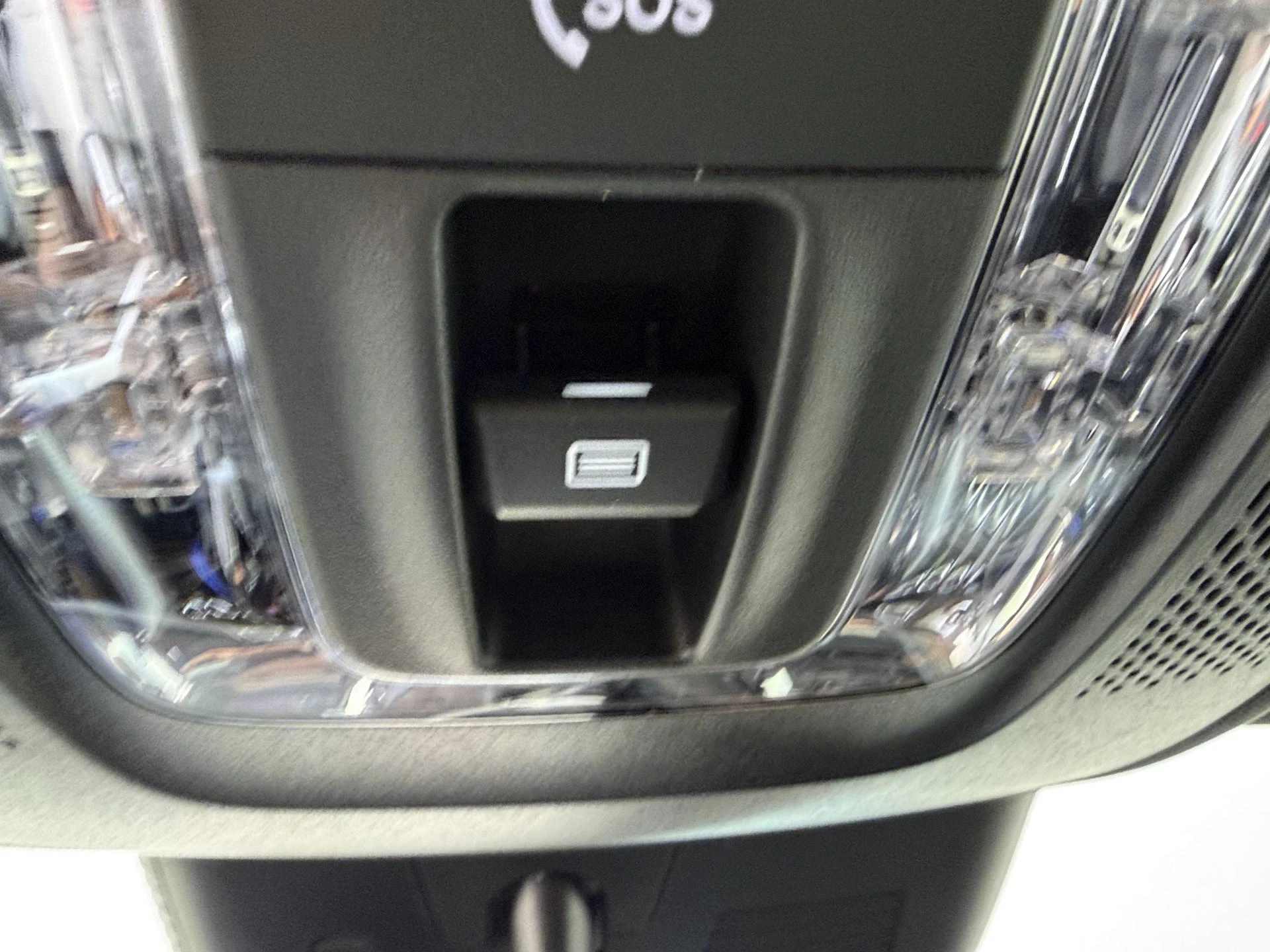 Mercedes-Benz-EQA-image-24