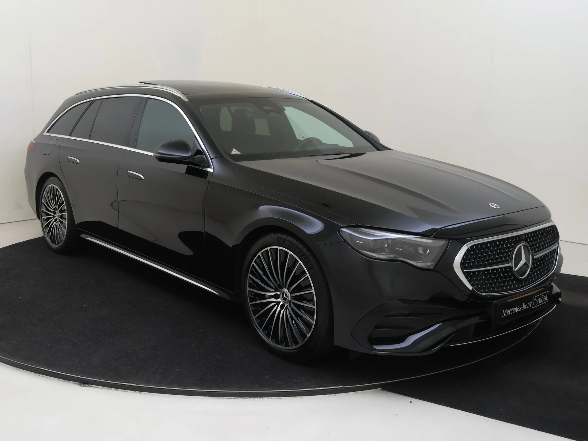 Mercedes-Benz-E-Klasse-image-1