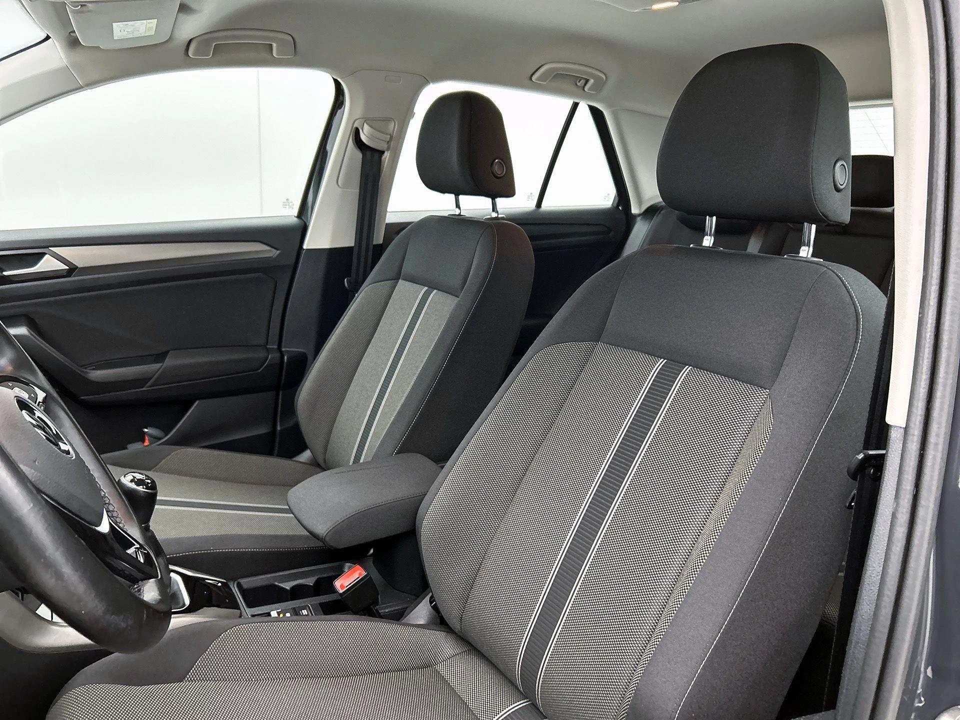 Volkswagen-T-Roc-image-28