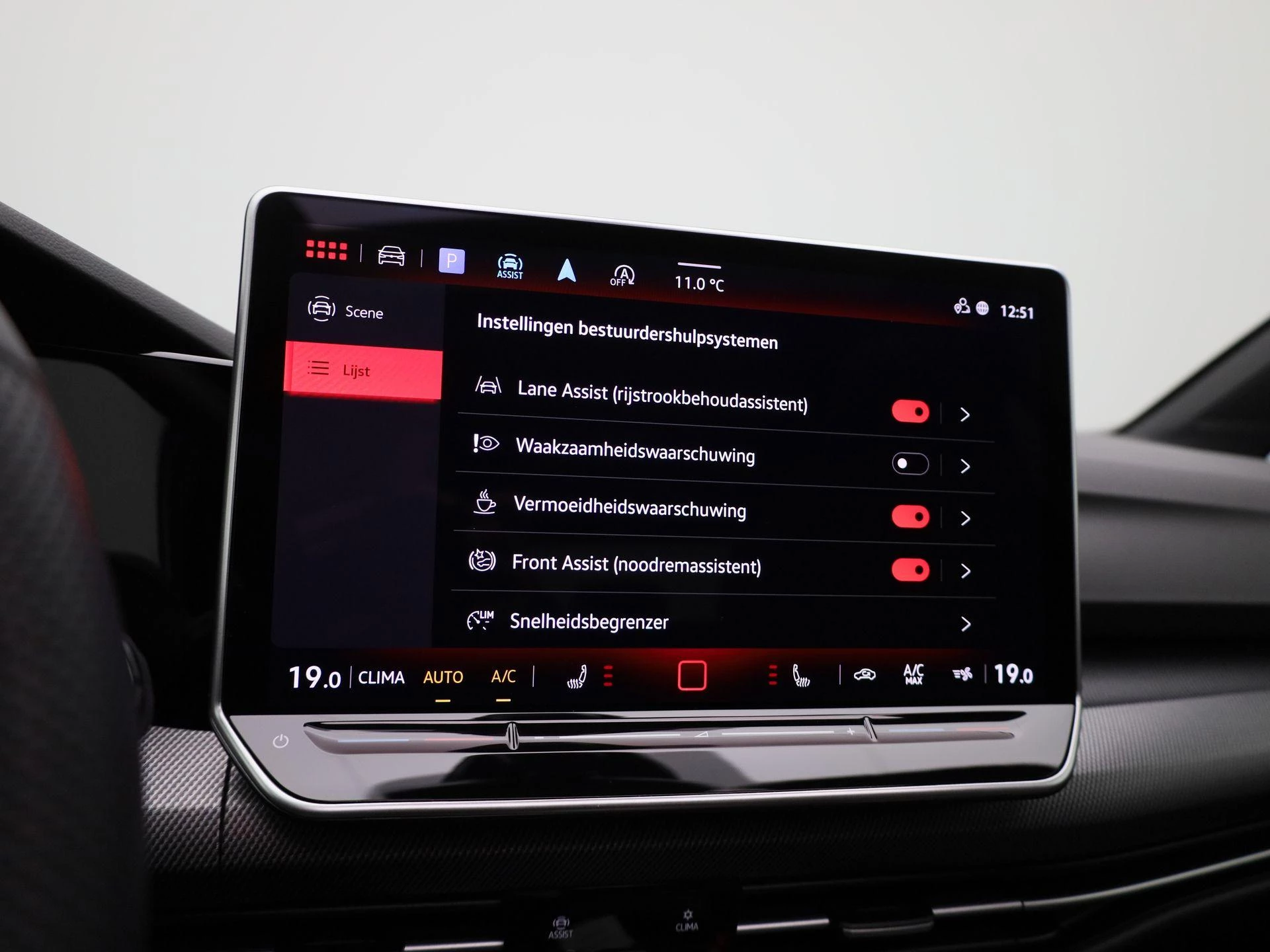 Volkswagen-Golf-image-25