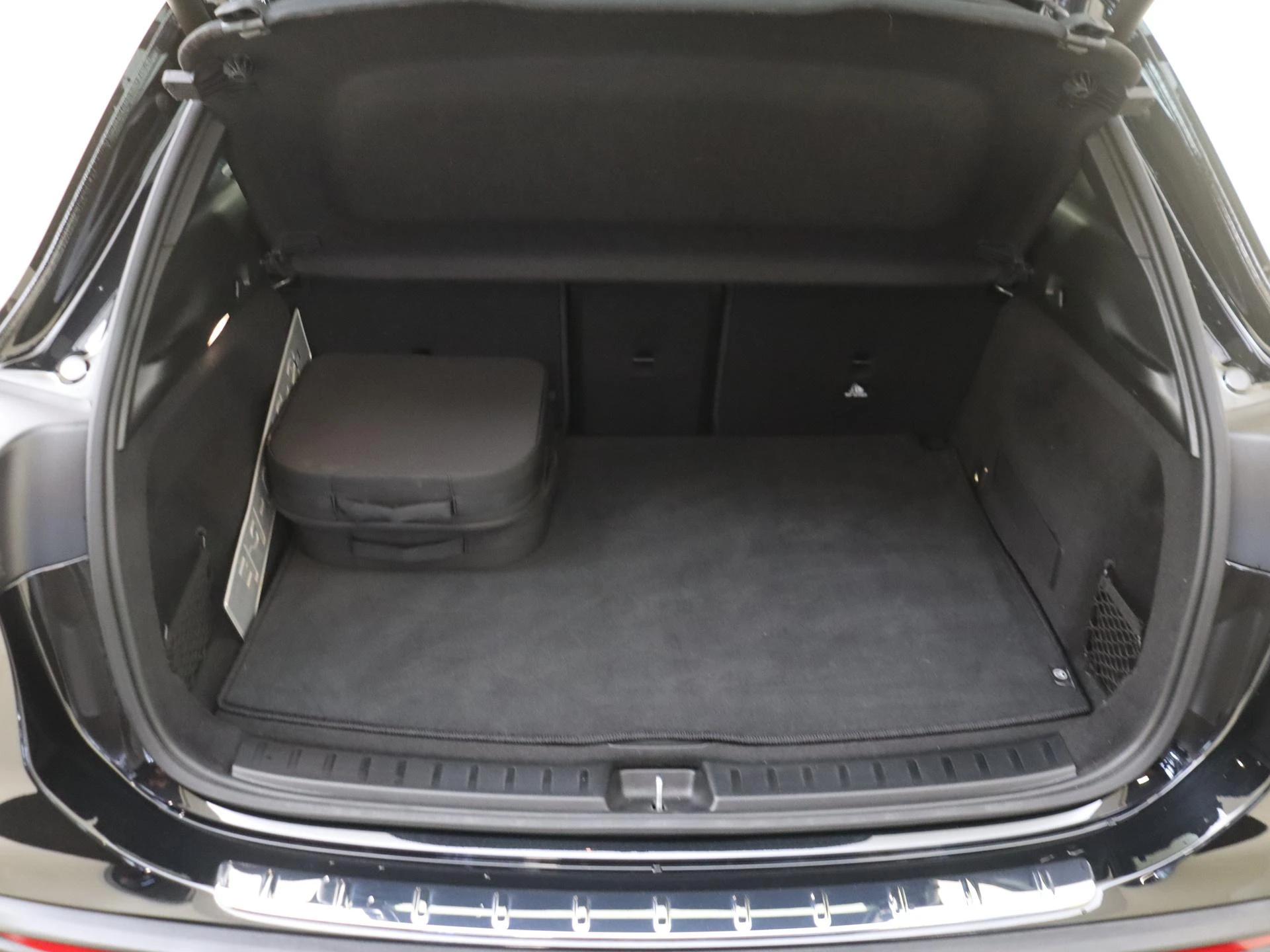 Mercedes-Benz-EQA-image-28