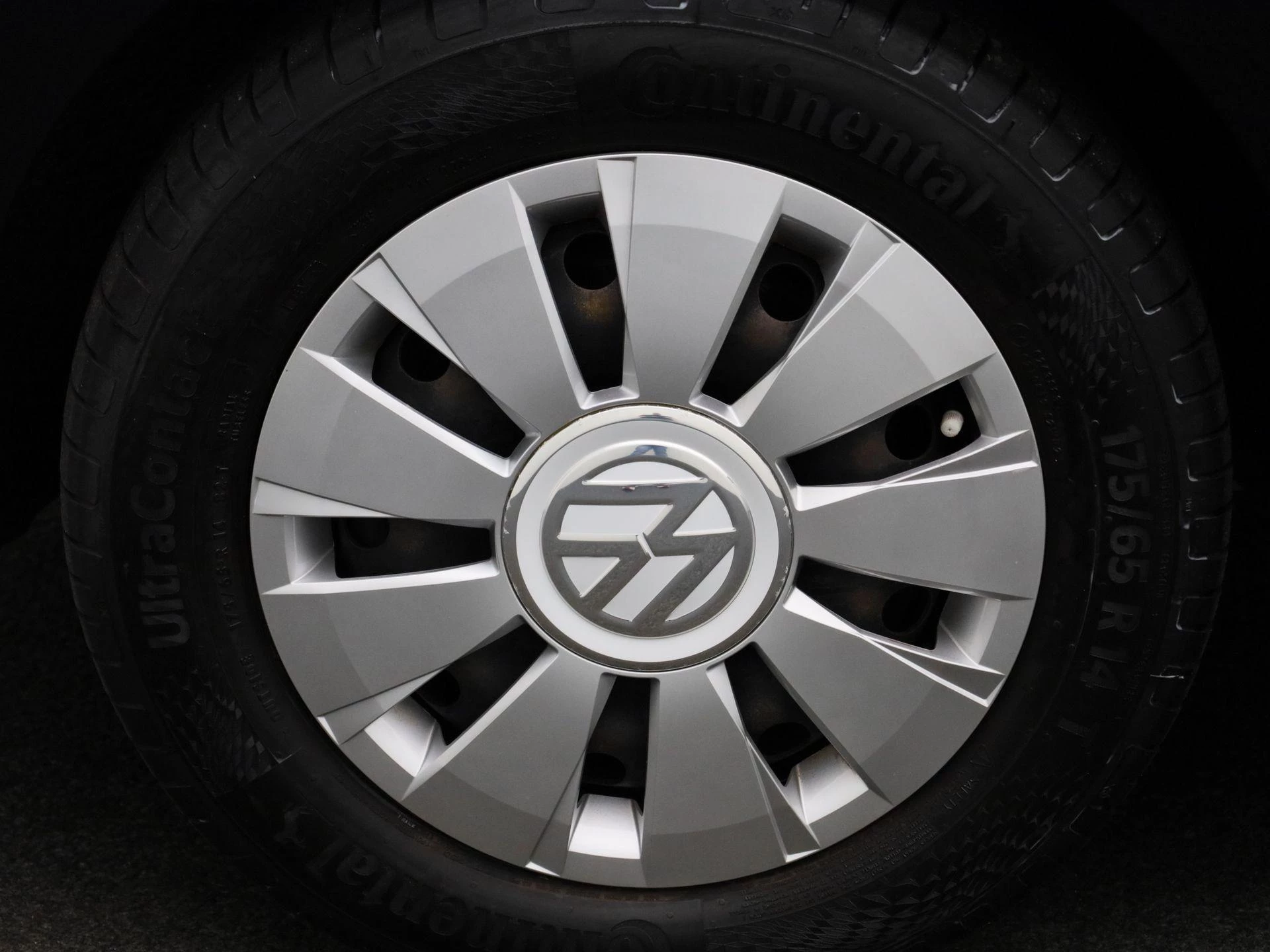 Volkswagen-up!-image-11
