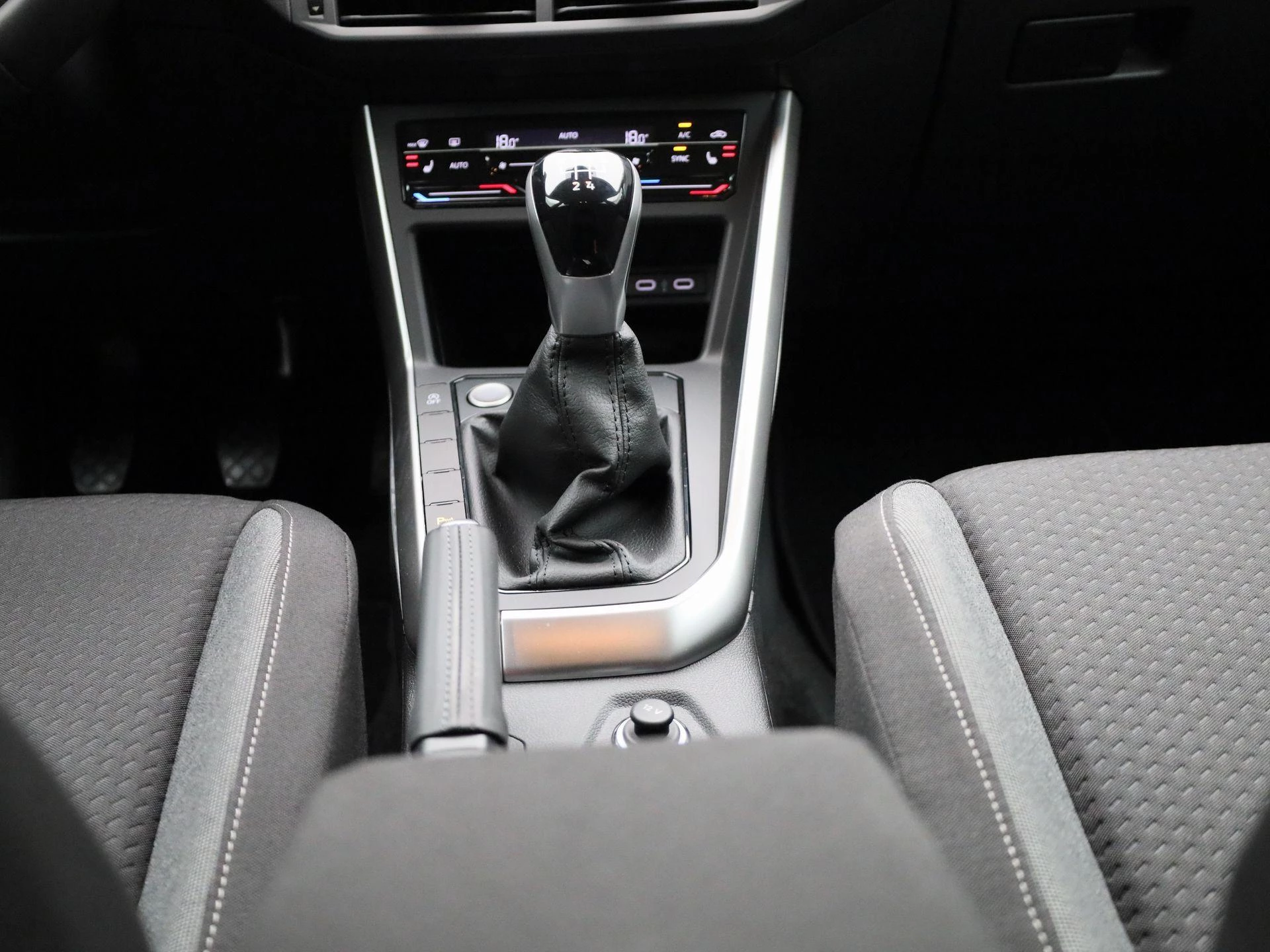 Volkswagen-Polo-image-9