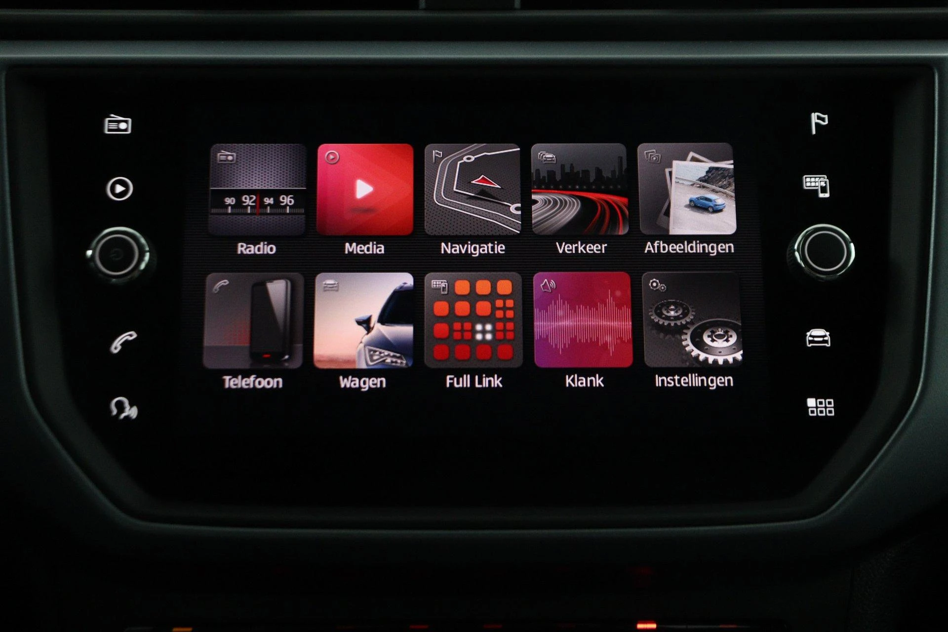 SEAT-Arona-image-46