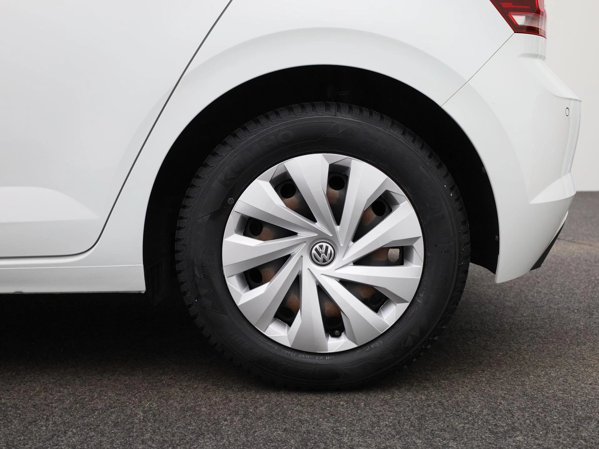 Volkswagen-Polo-image-12