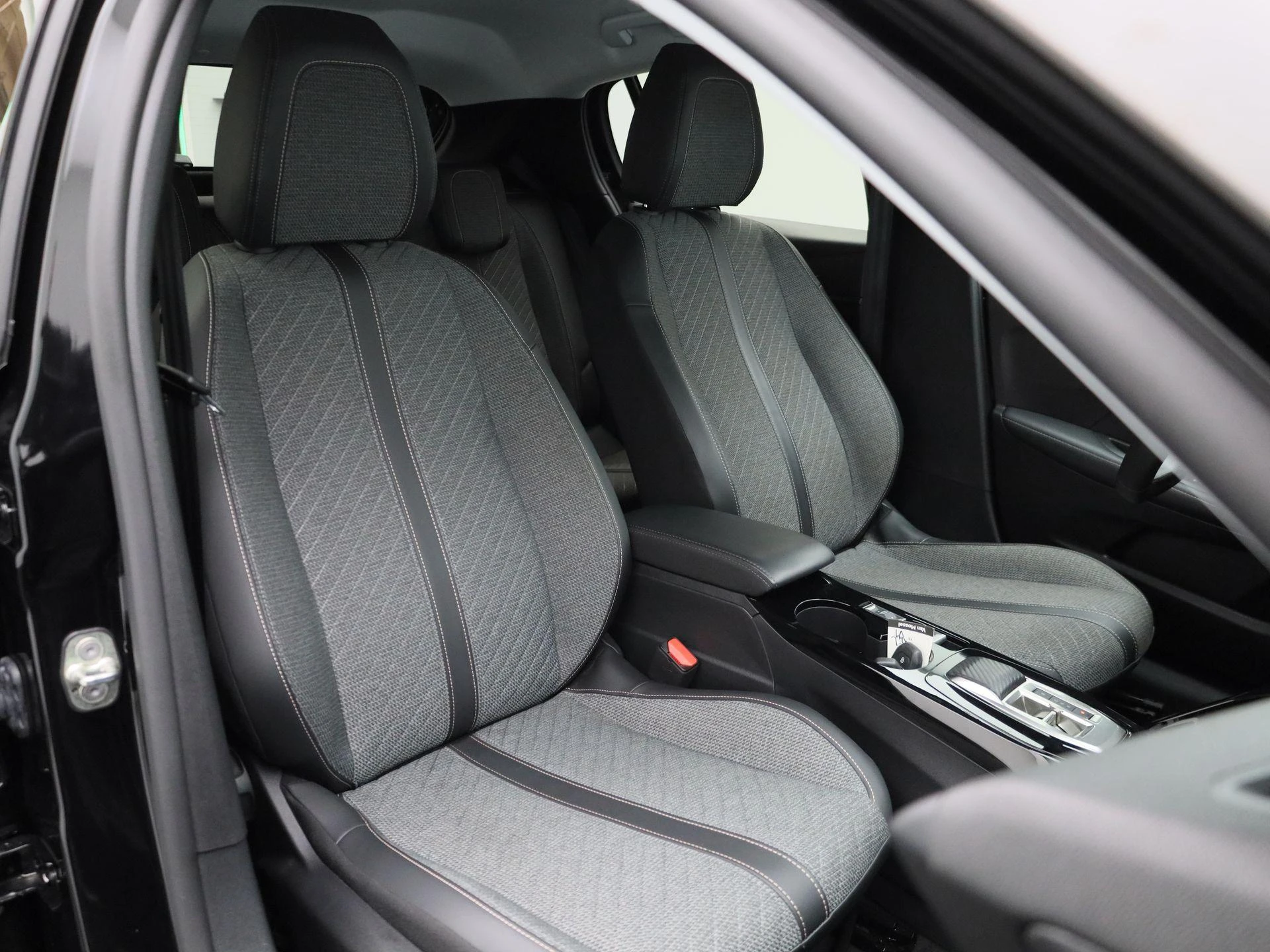 Peugeot e-208 - 36