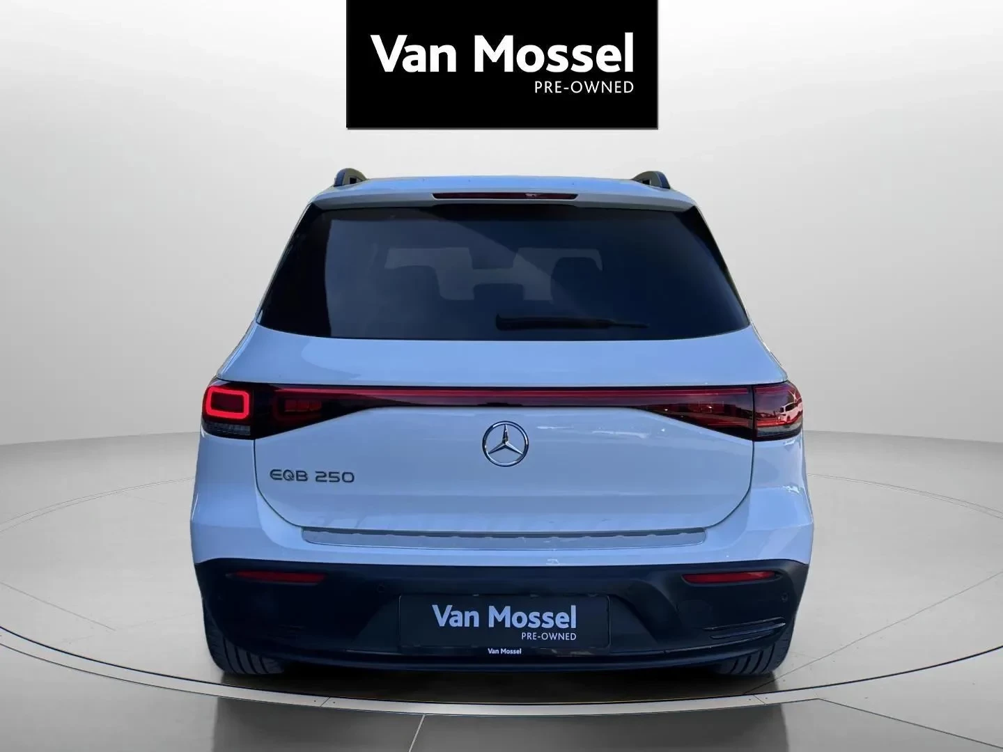 Mercedes-Benz-EQB-image-5