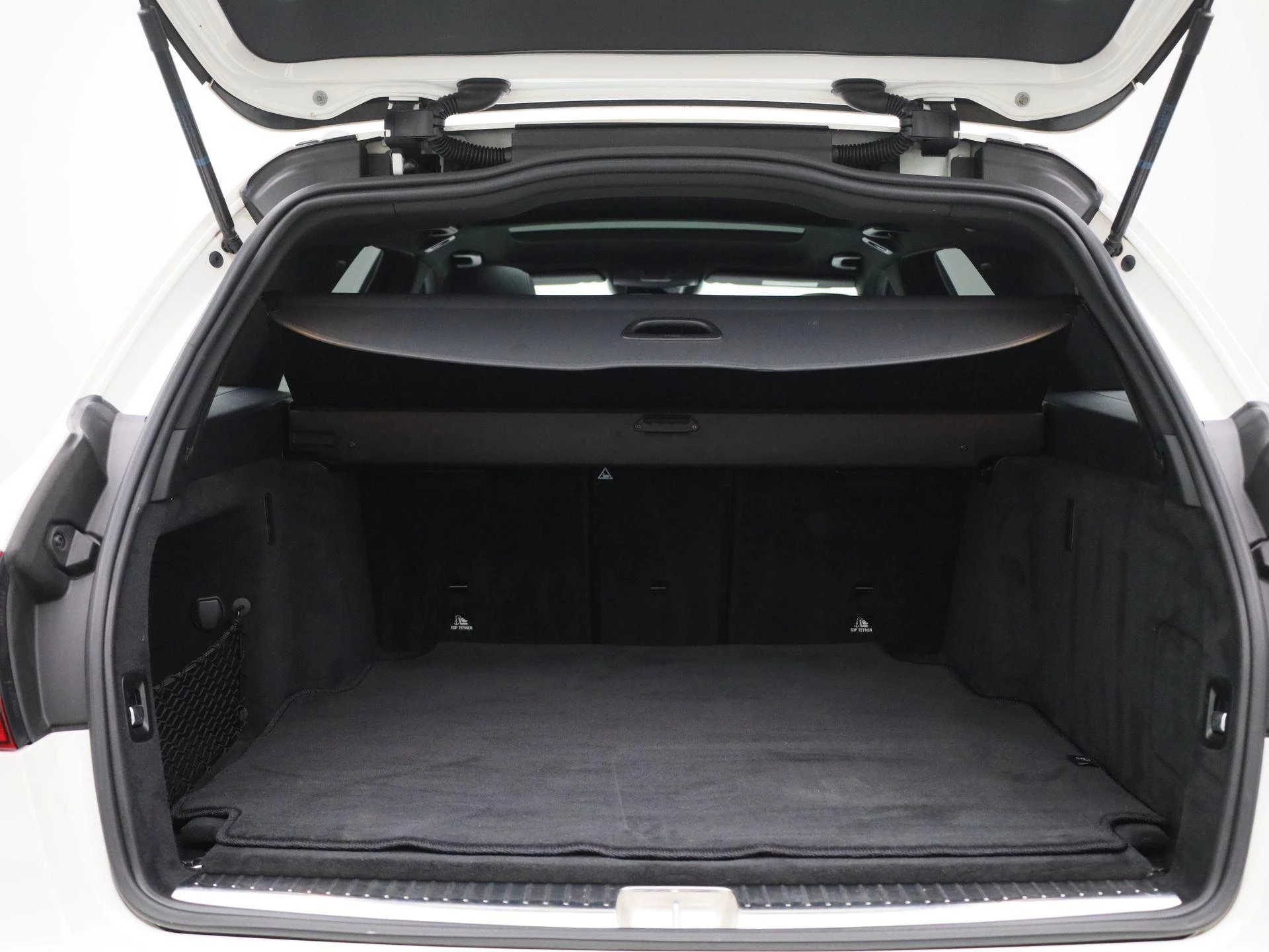 Mercedes-Benz-C-Klasse-image-12
