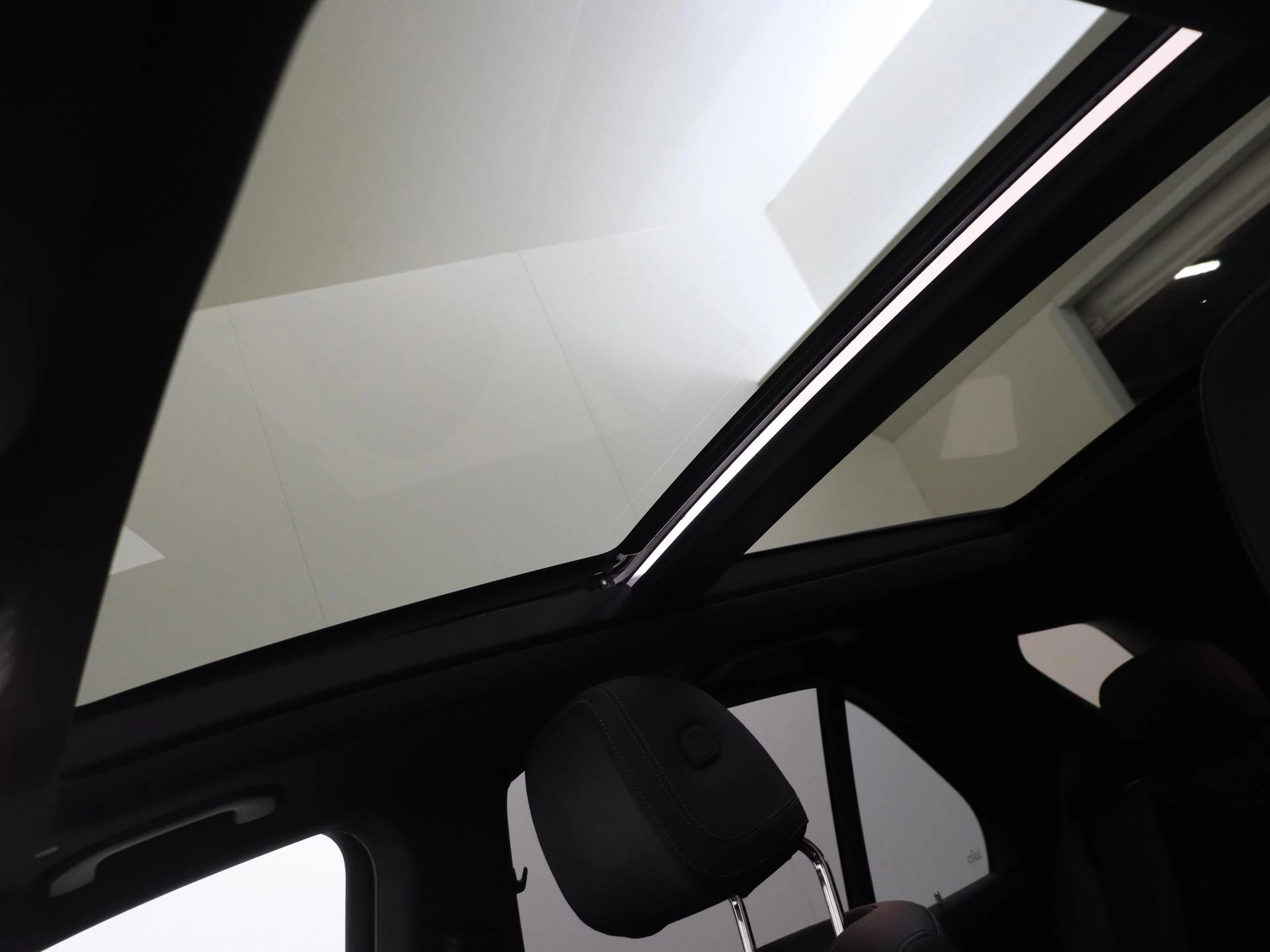 Mercedes-Benz-GLE-image-28