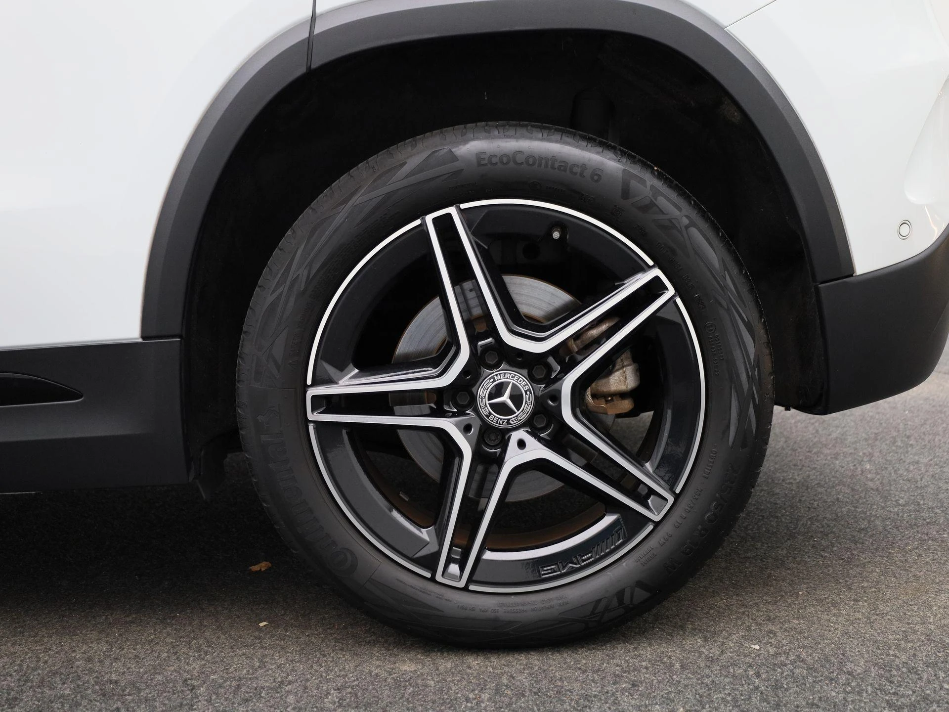 Mercedes-Benz-GLA-image-12