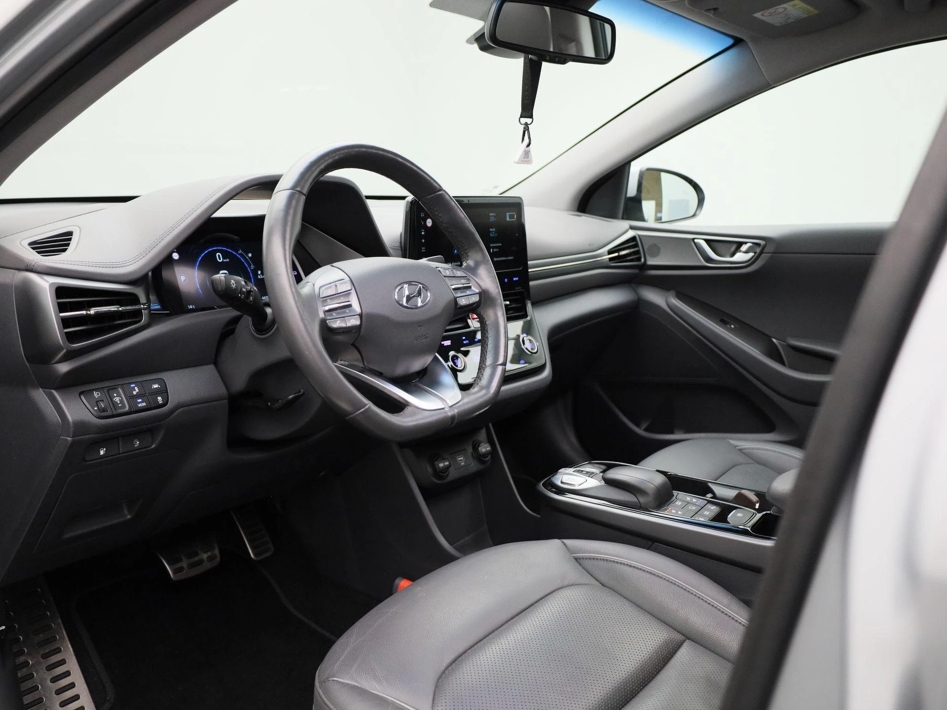 Hyundai-IONIQ-image-32