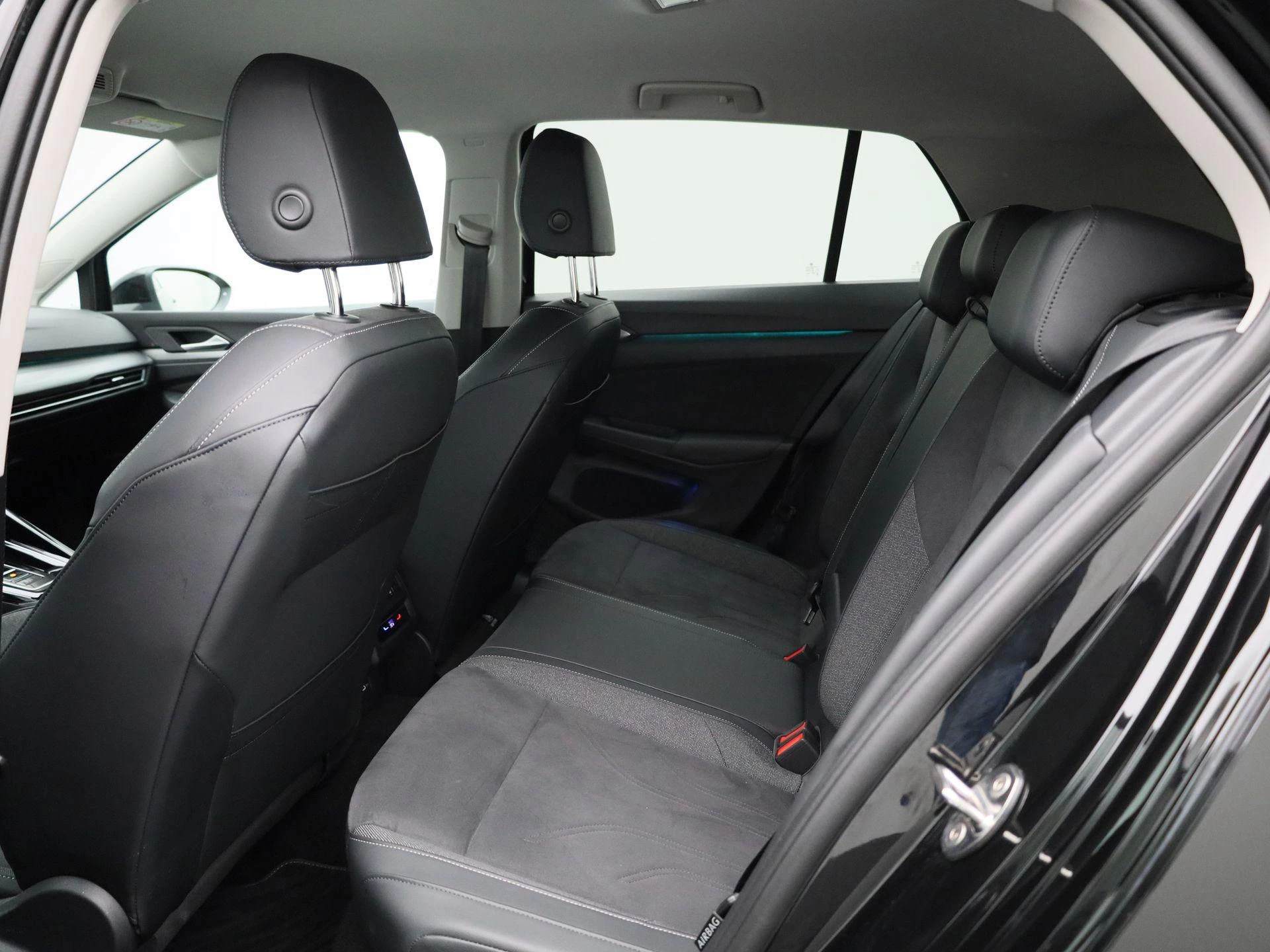 Volkswagen-Golf-image-9