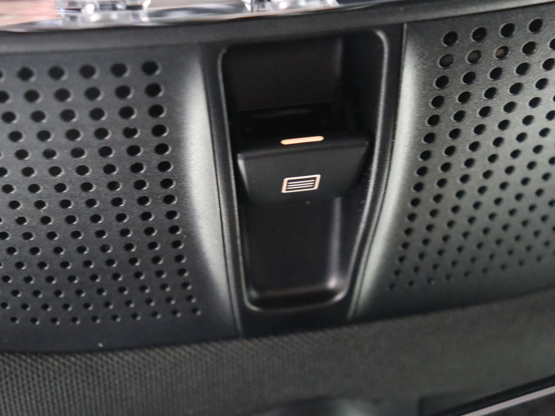 Mercedes-Benz-GLC-image-23