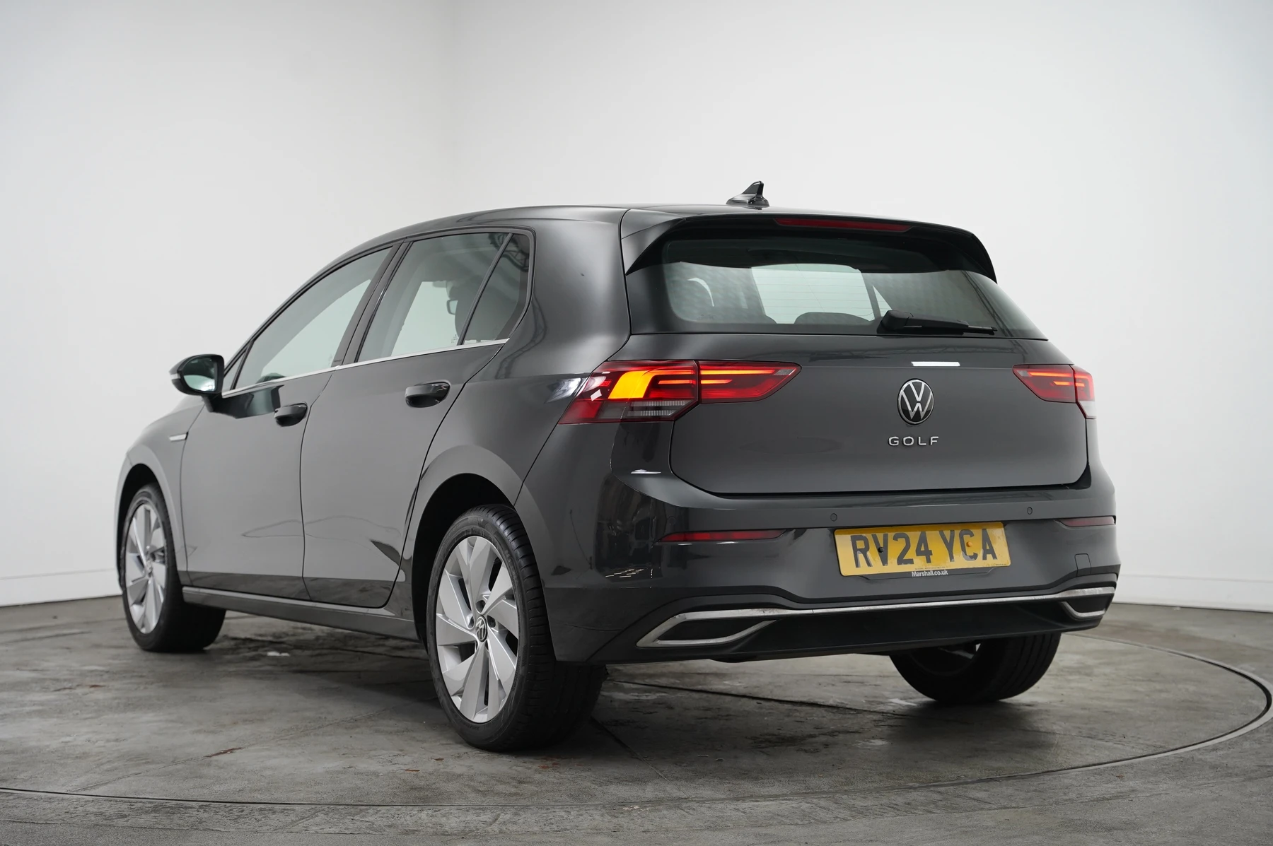 Volkswagen-Golf-image-2