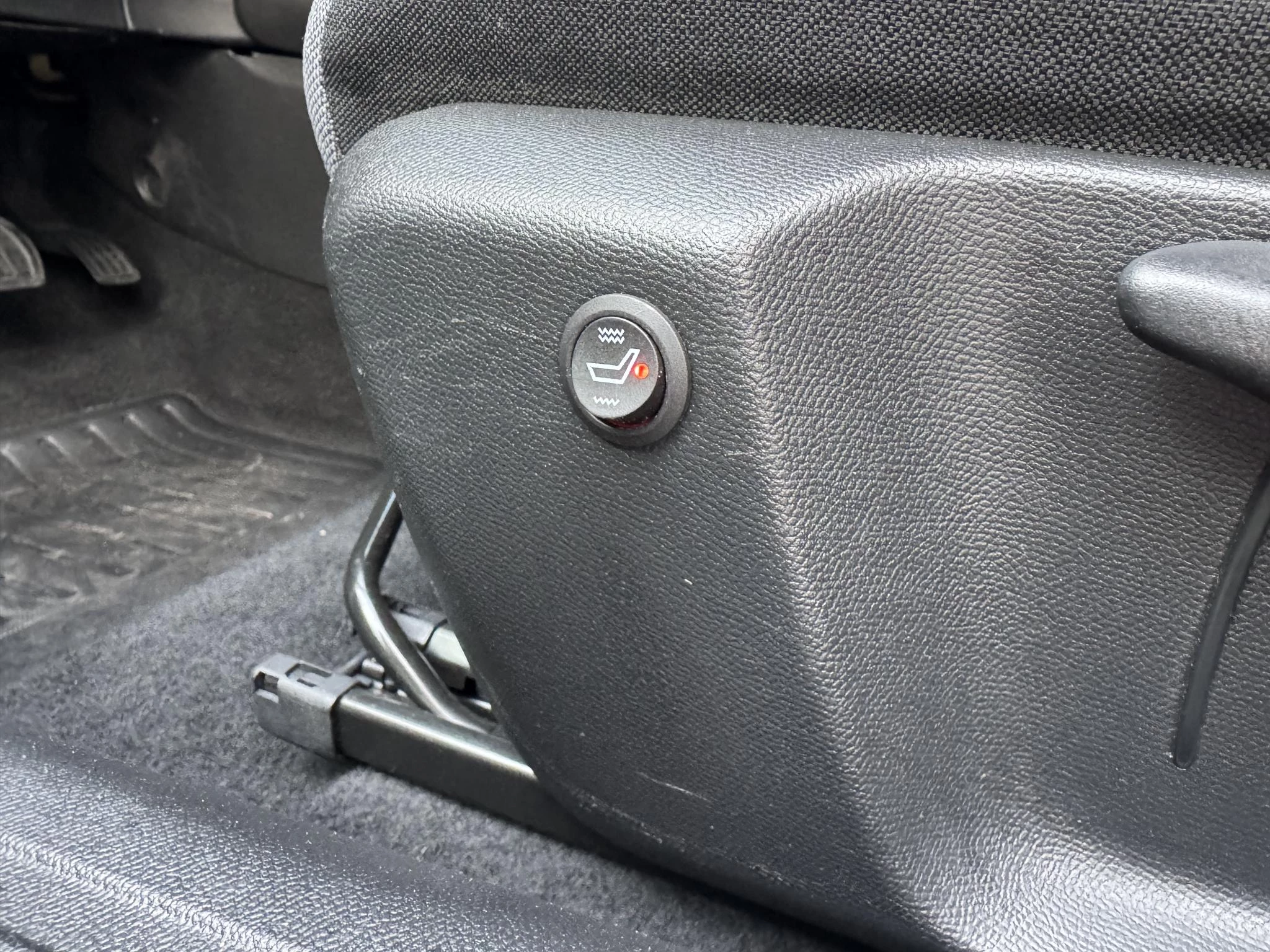 Peugeot-e-2008-image-19