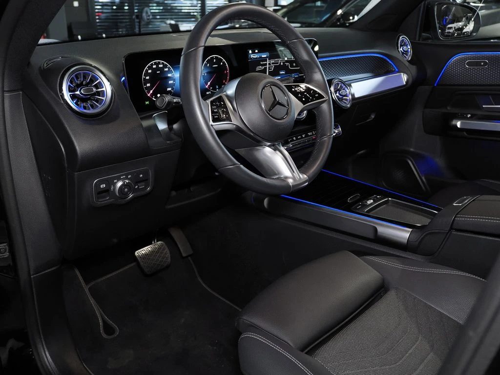 Mercedes-Benz-GLB 200 d-image-8