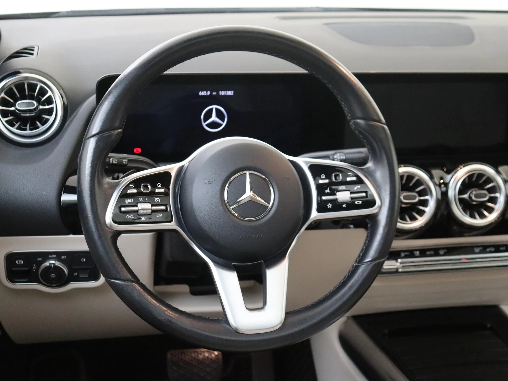 Mercedes-Benz-B-Klasse-image-9