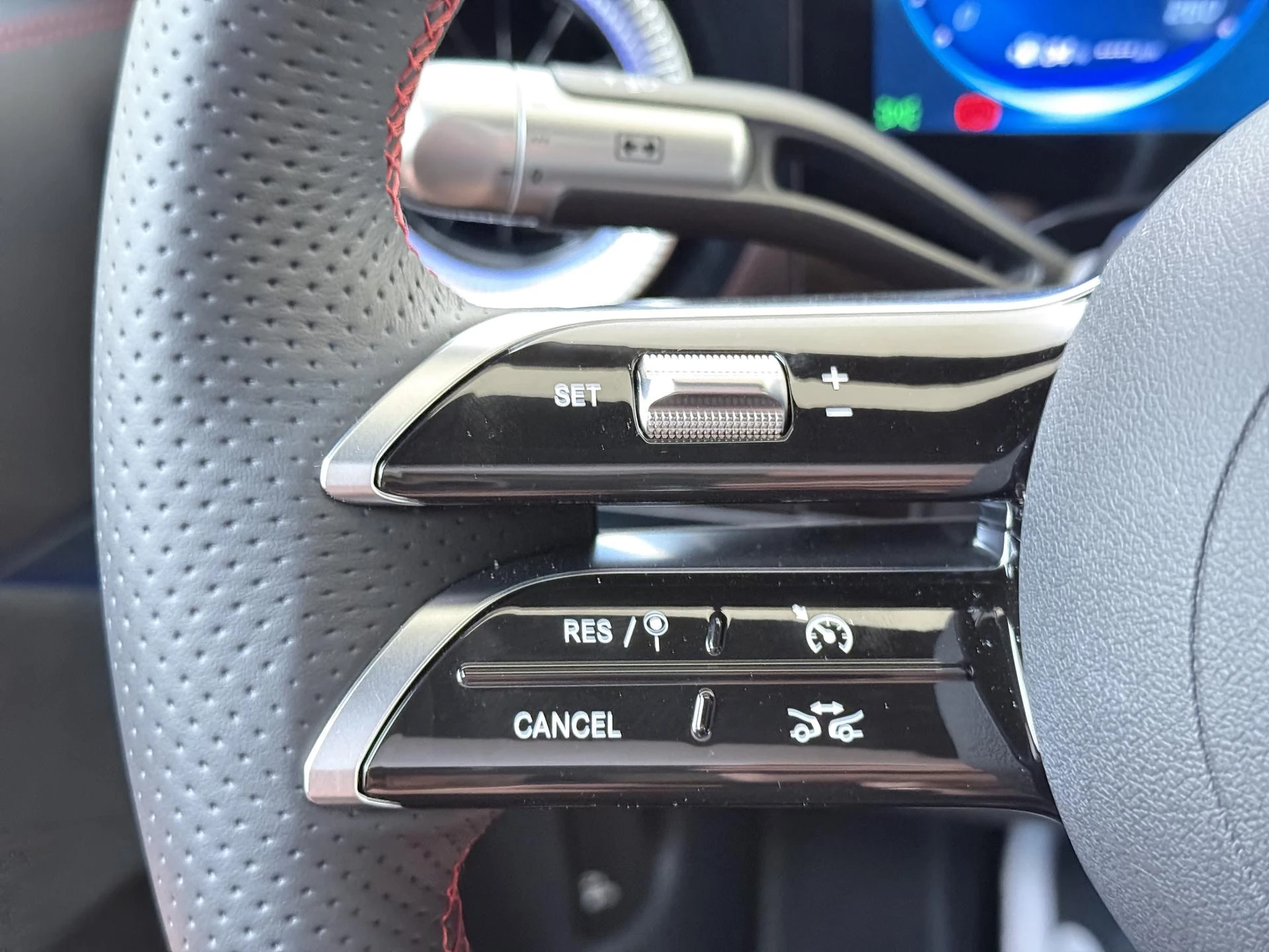 Mercedes-Benz-CLA-image-12