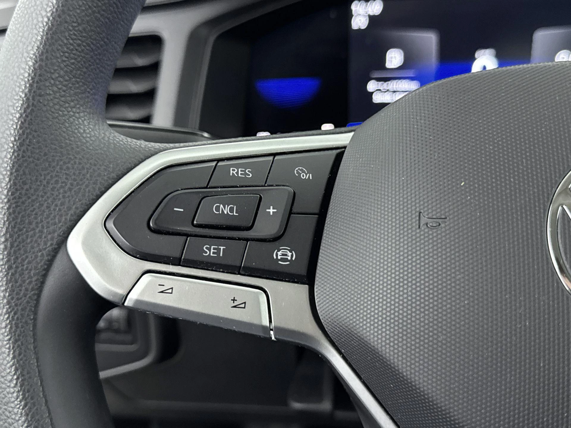 Volkswagen-Polo-image-5