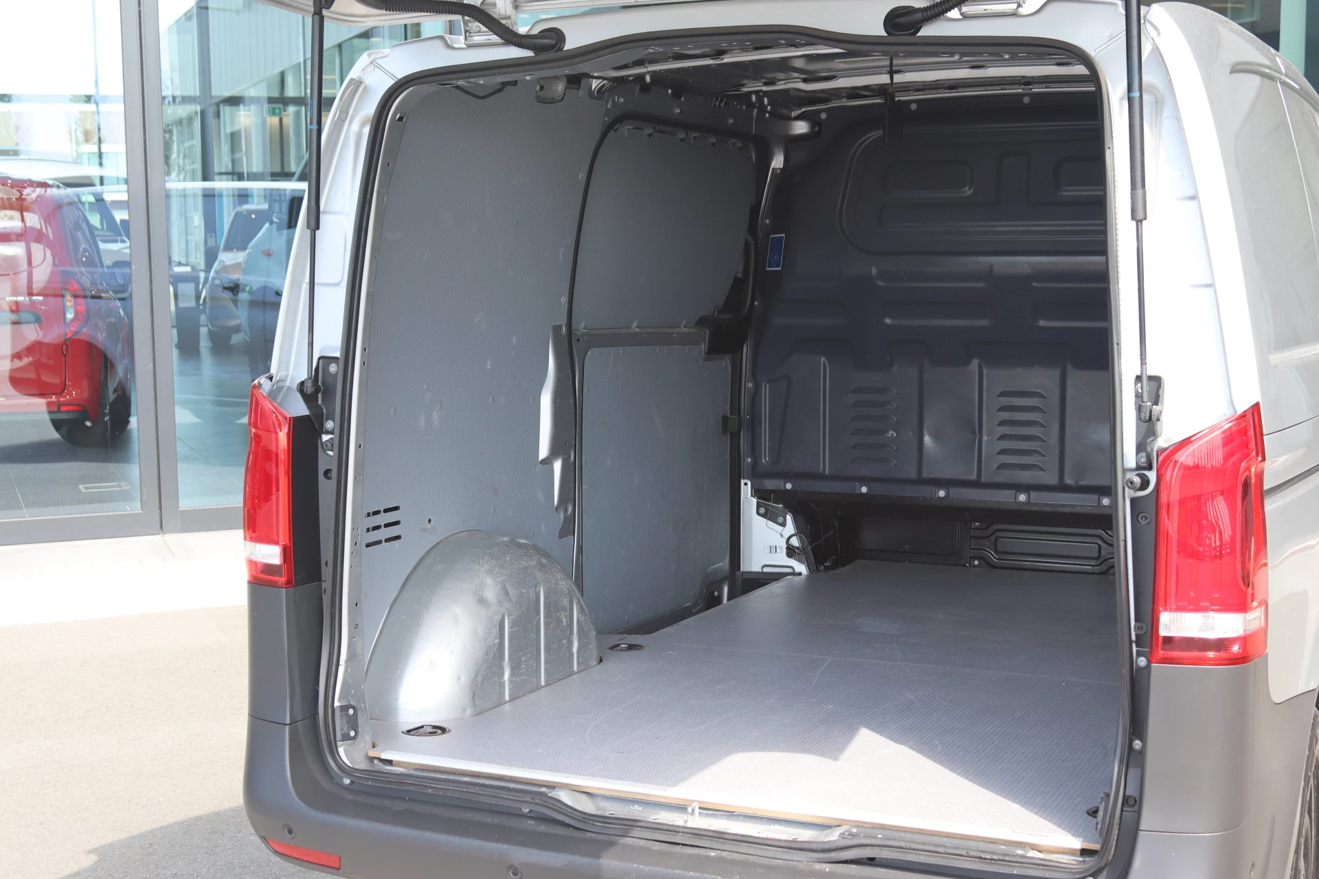 Mercedes-Benz-Vito-image-3