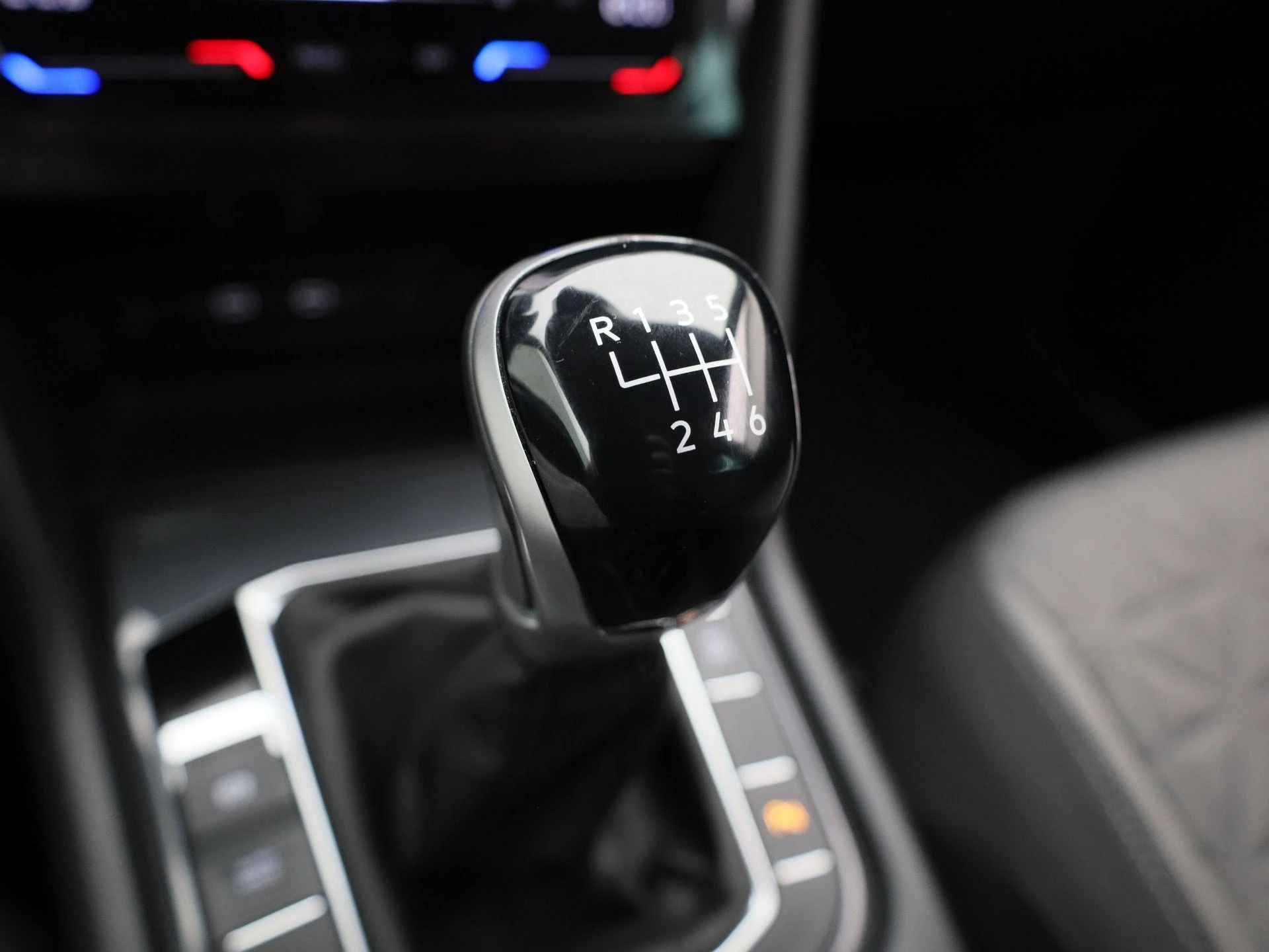 Volkswagen-Tiguan-image-33