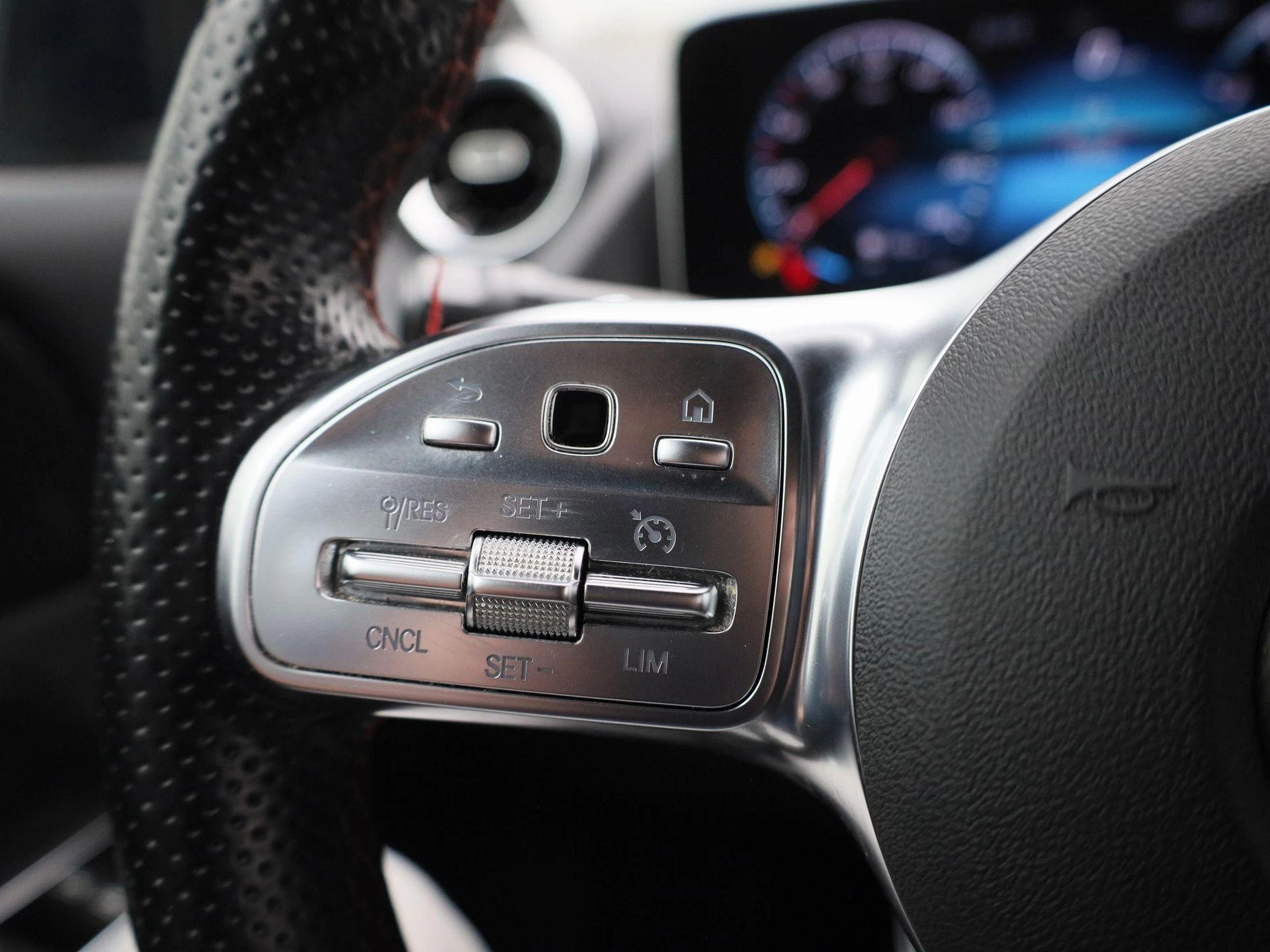 Mercedes-Benz-B-Klasse-image-17