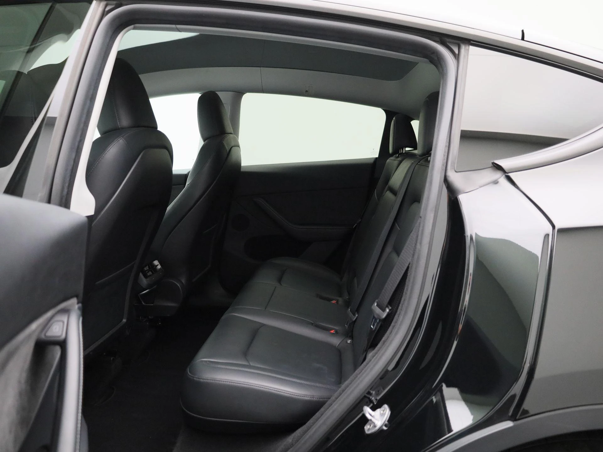 Tesla-Model Y-image-9