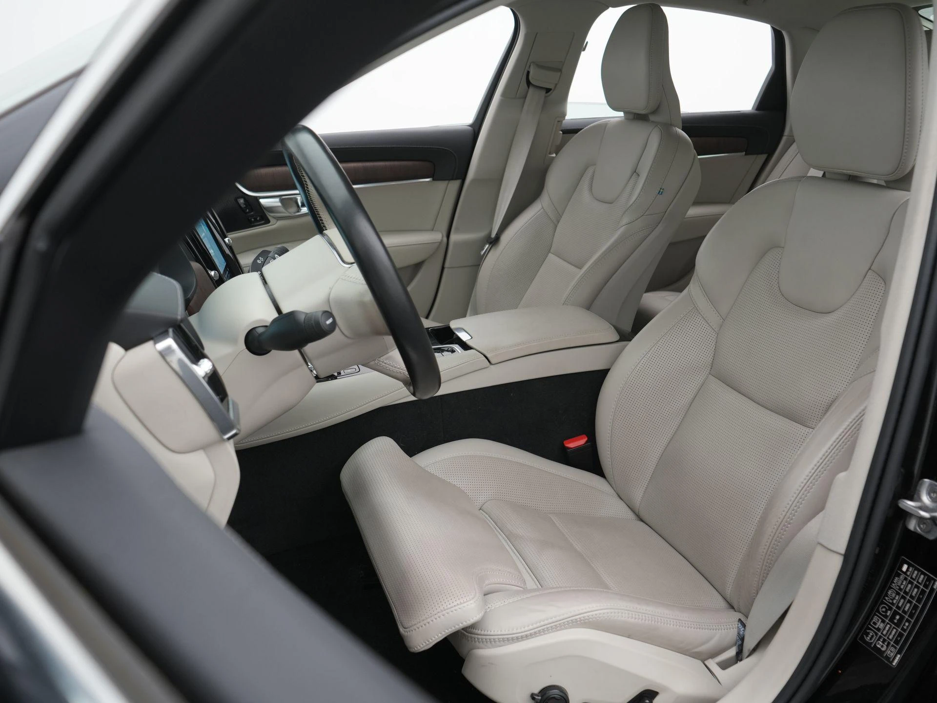Volvo-S90-image-8