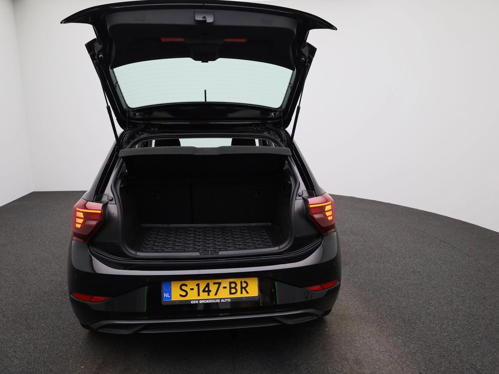 Volkswagen-Polo-image-10