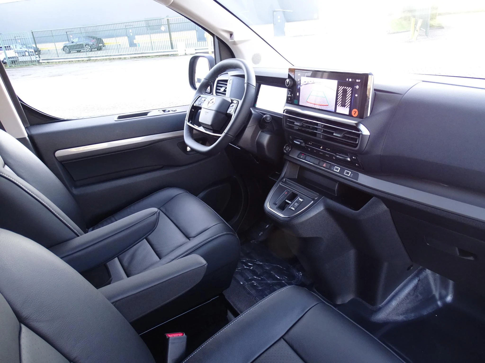 Opel-Vivaro-image-11