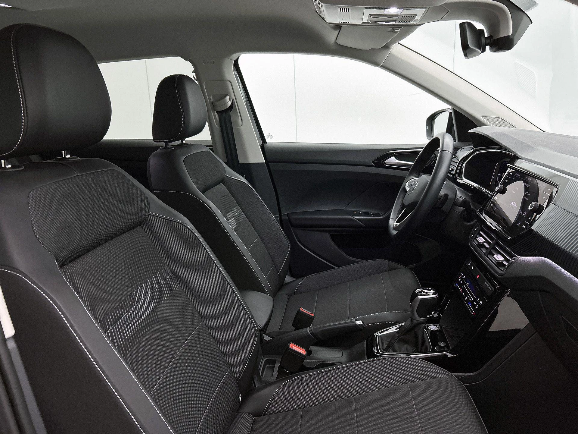 Volkswagen-T-Cross-image-33