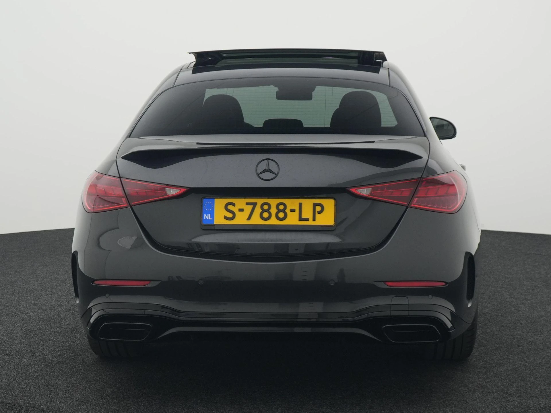 Mercedes-Benz-C-Klasse-image-4
