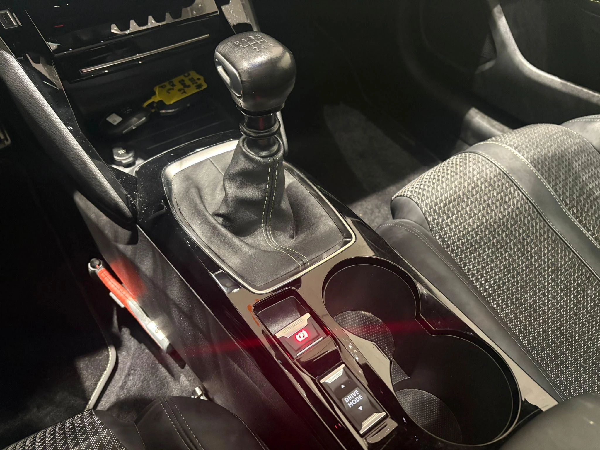 Peugeot-208-image-14