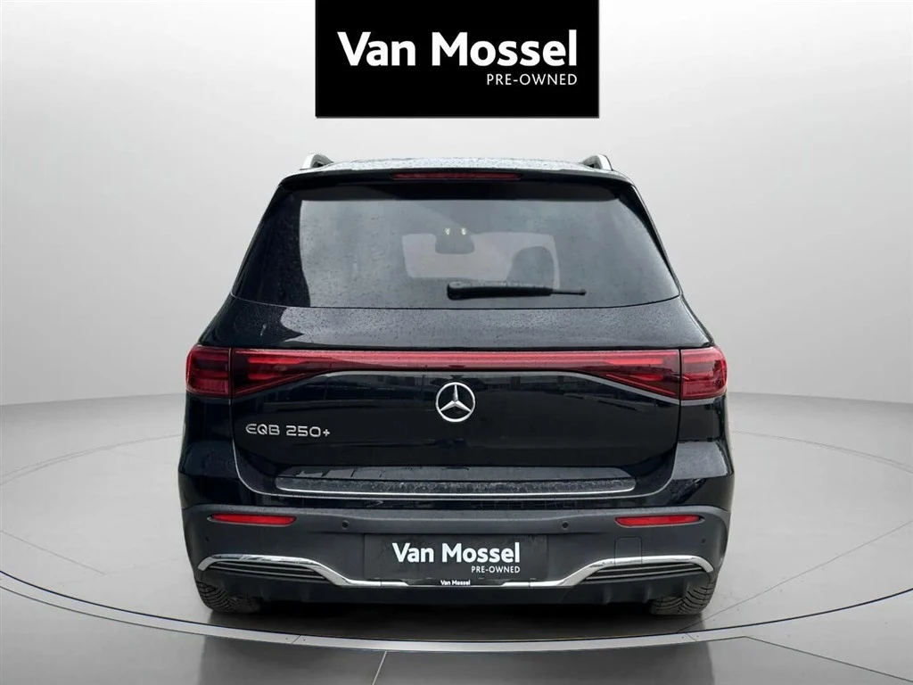 Mercedes-Benz-EQB-image-5
