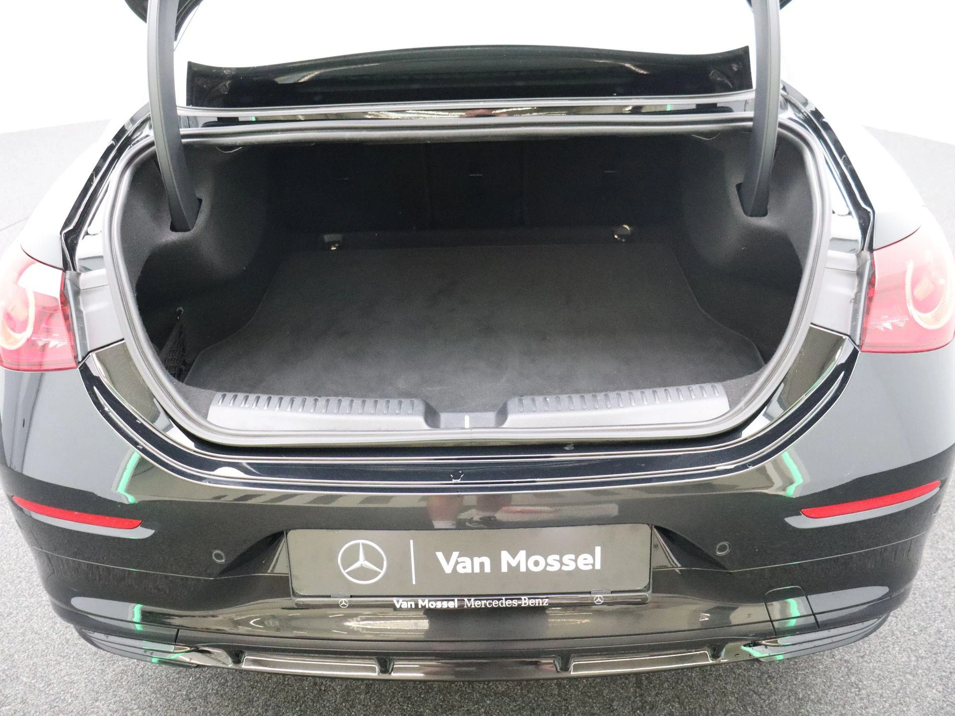 Mercedes-Benz-CLA-image-21