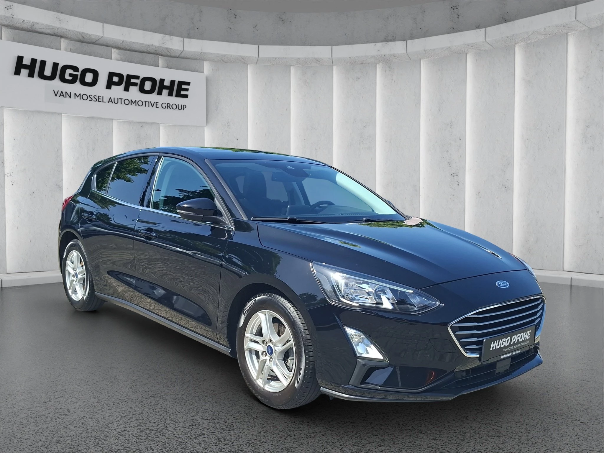 Ford Focus Cool & Connect 1.5 EB Aut. | LED | AHK | Pano | RFK | SHZ | Navi