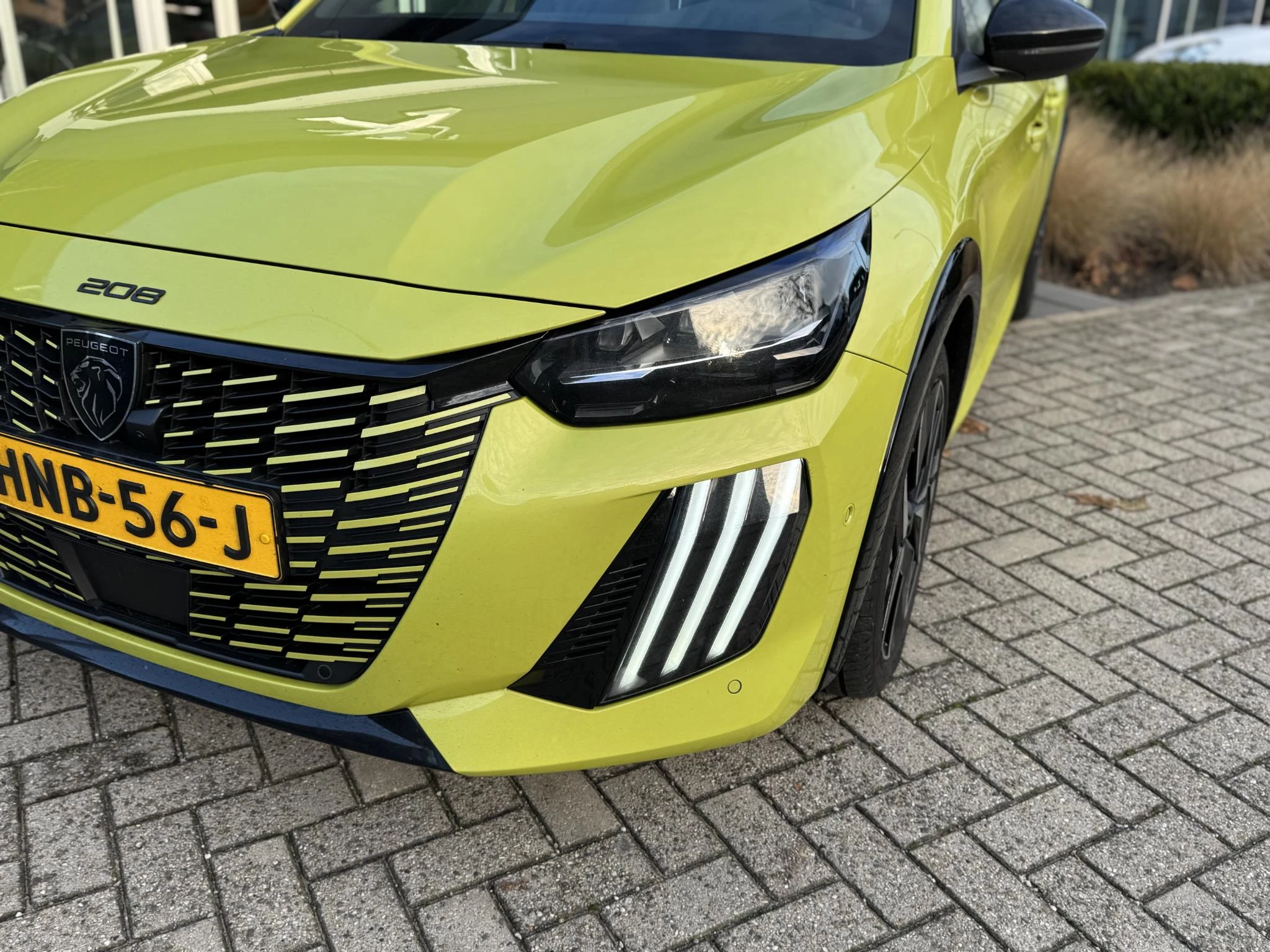 Peugeot-e-208-image-6