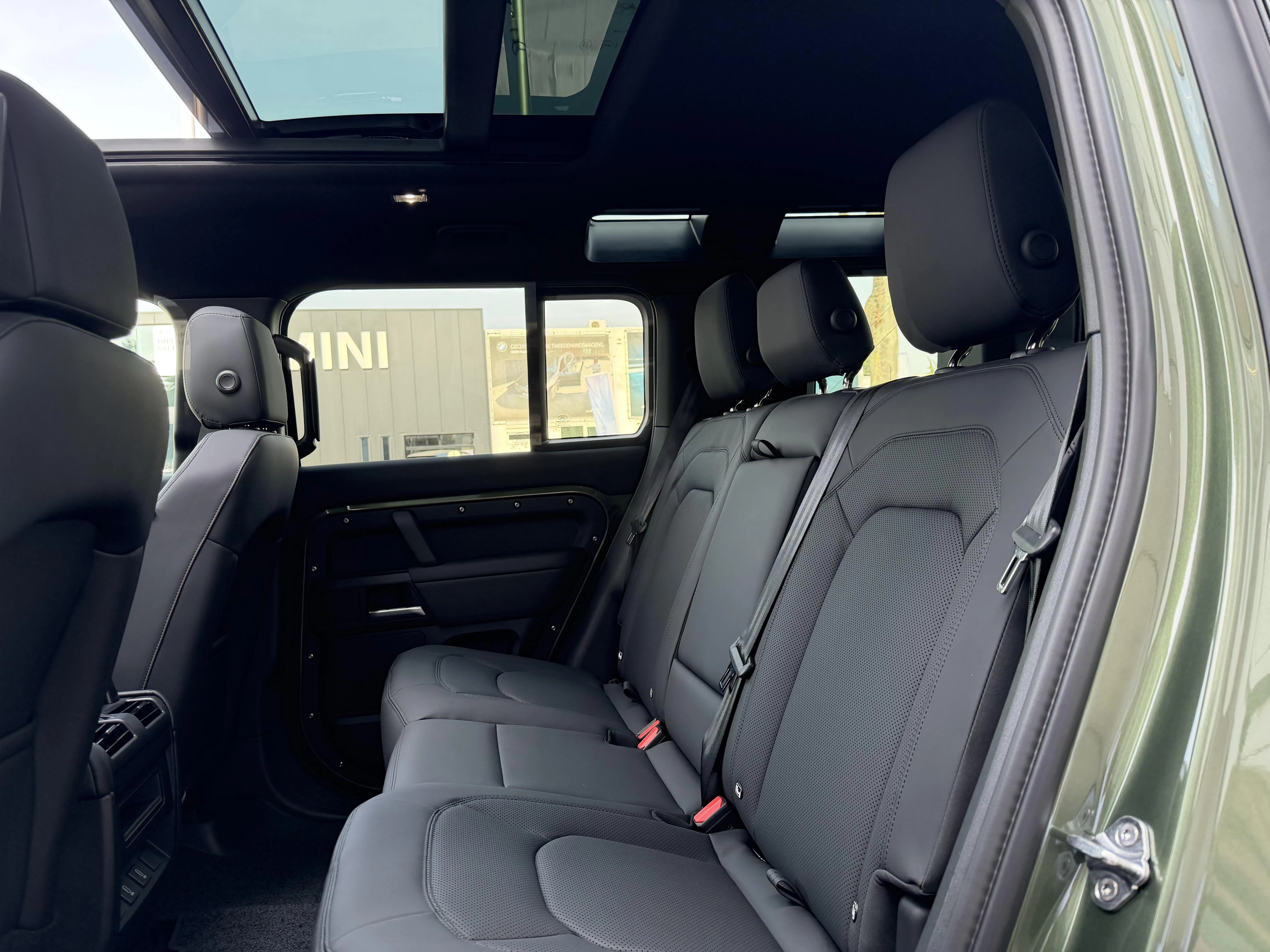 Land Rover Defender 110 D250 X-Dynamic SE AWD Auto. 26MY