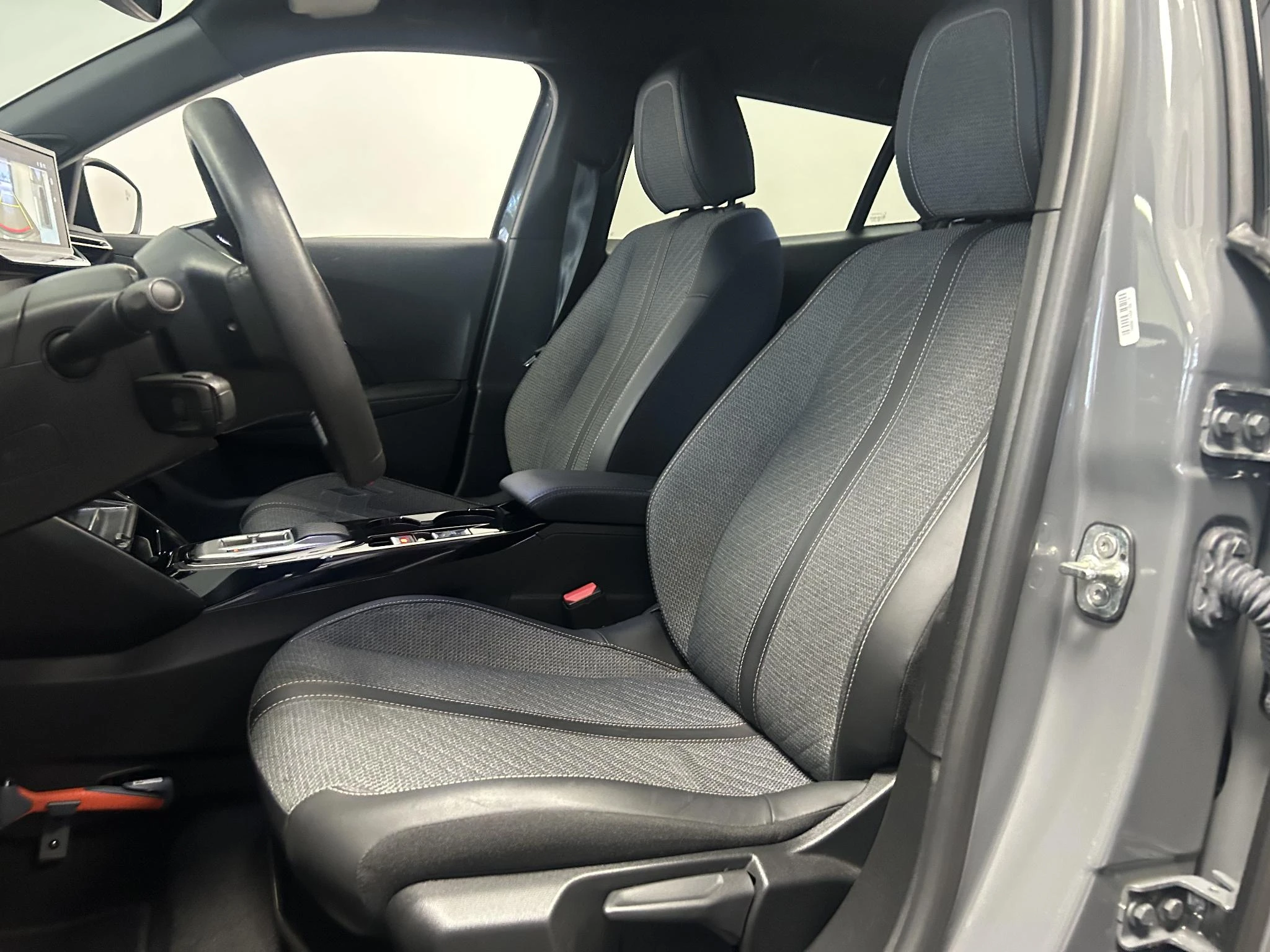 Peugeot-e-2008-image-16