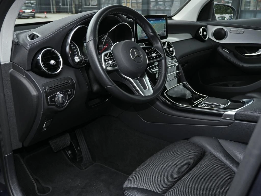 Mercedes-Benz-GLC 300 de-image-8