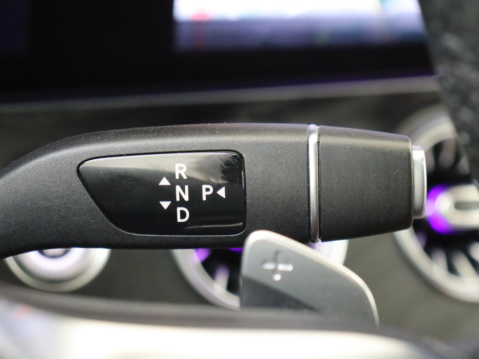 Mercedes-Benz-E-Klasse-image-14