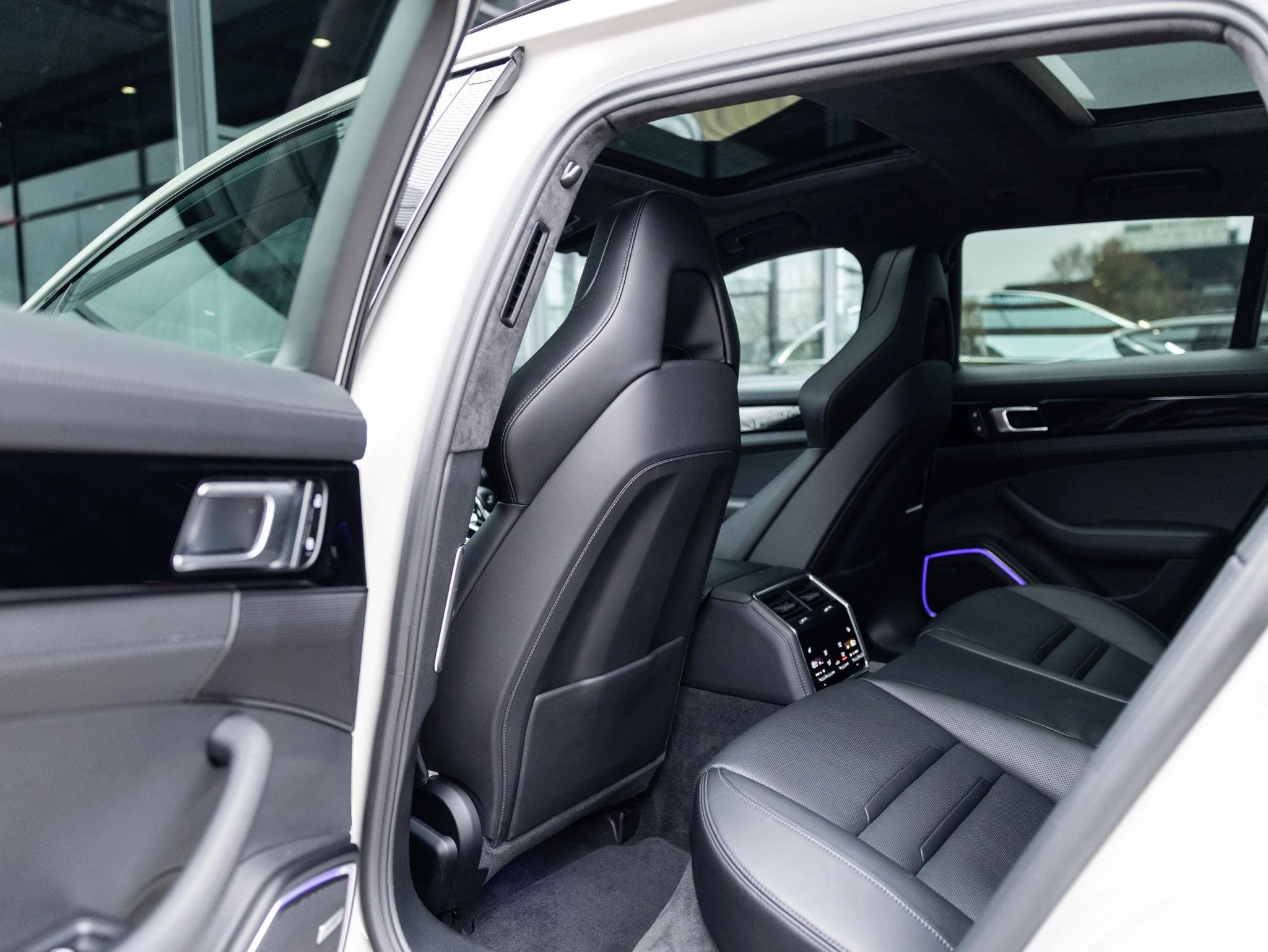 Porsche-Panamera-image-12