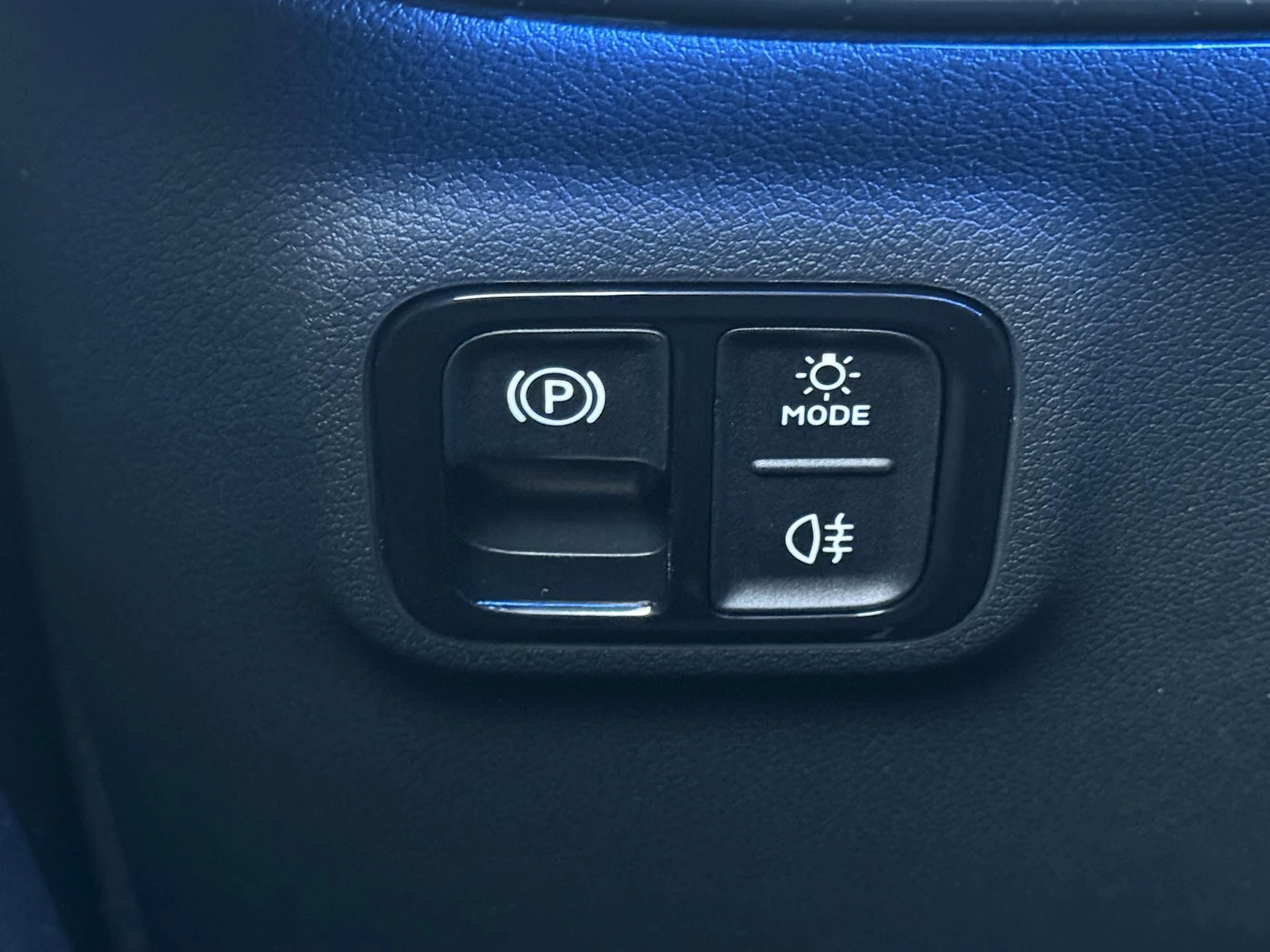 Mercedes-Benz-CLA-image-21